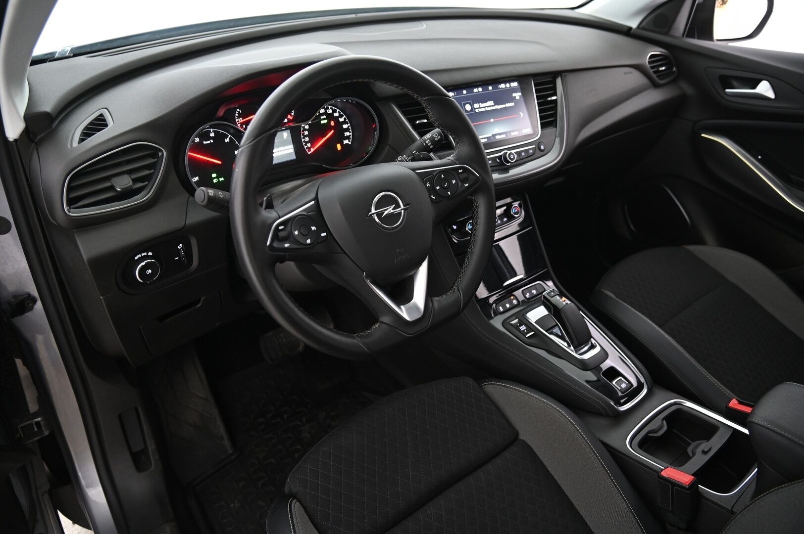 Opel Grandland 2020 Innovation 300 PHEV AWD A8*Koukku / Lämmitettävä tuulilasi / Vakkari / Blis / Kessy / Navi* - *Juuri saapunut! / P-Kamera / Tutkat / LED-valot / S-luukku / 2X renkaat*