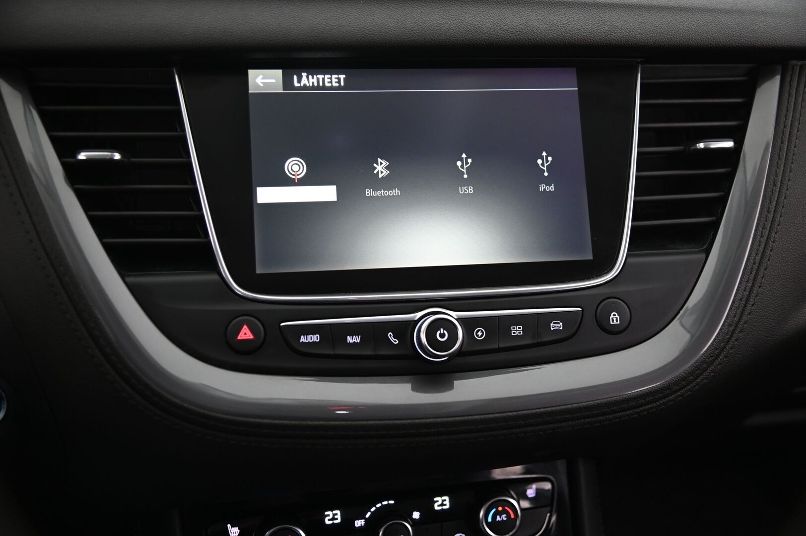 Opel Grandland 2020 Innovation 300 PHEV AWD A8*Koukku / Lämmitettävä tuulilasi / Vakkari / Blis / Kessy / Navi* - *Juuri saapunut! / P-Kamera / Tutkat / LED-valot / S-luukku / 2X renkaat*