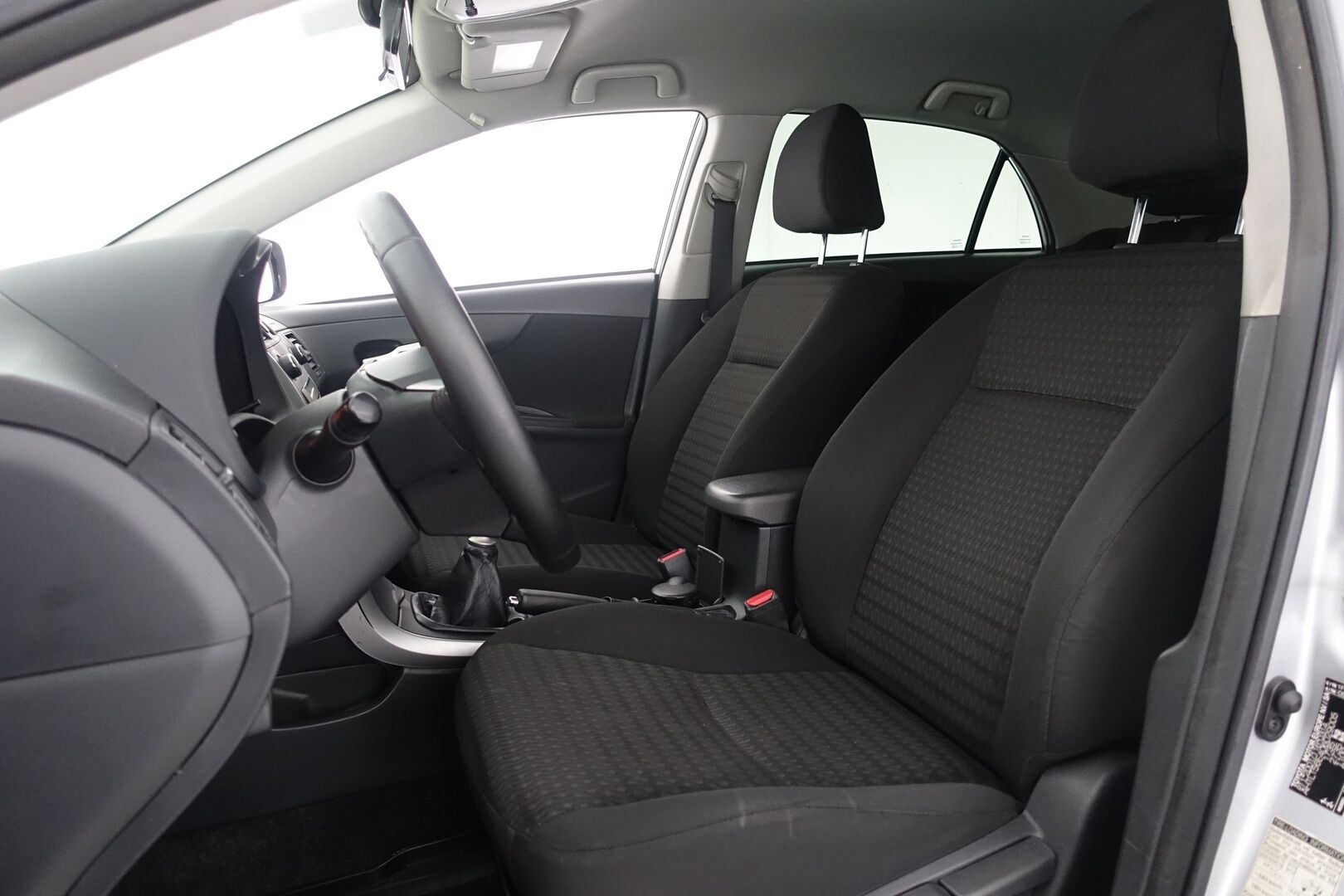 Toyota Corolla 2012 1,33 Dual VVT-i Stop & Start Linea Sol 4ov - | Pienet Kilsat | Lohko + Sisäpistoke | 2X Renkaat & Vanteet | Huoltokirja | Radio | Isofix |
