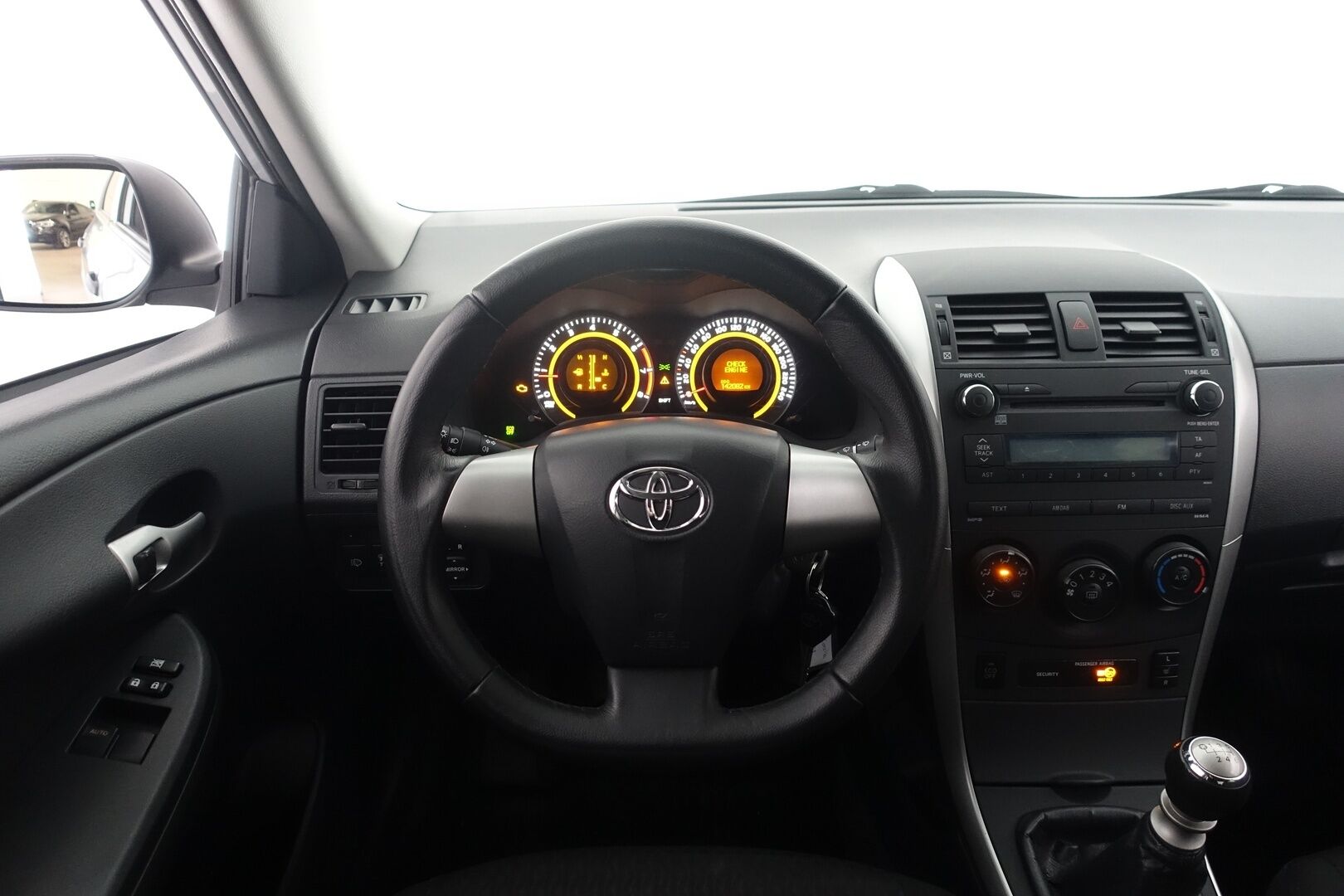 Toyota Corolla 2012 1,33 Dual VVT-i Stop & Start Linea Sol 4ov - | Pienet Kilsat | Lohko + Sisäpistoke | 2X Renkaat & Vanteet | Huoltokirja | Radio | Isofix |