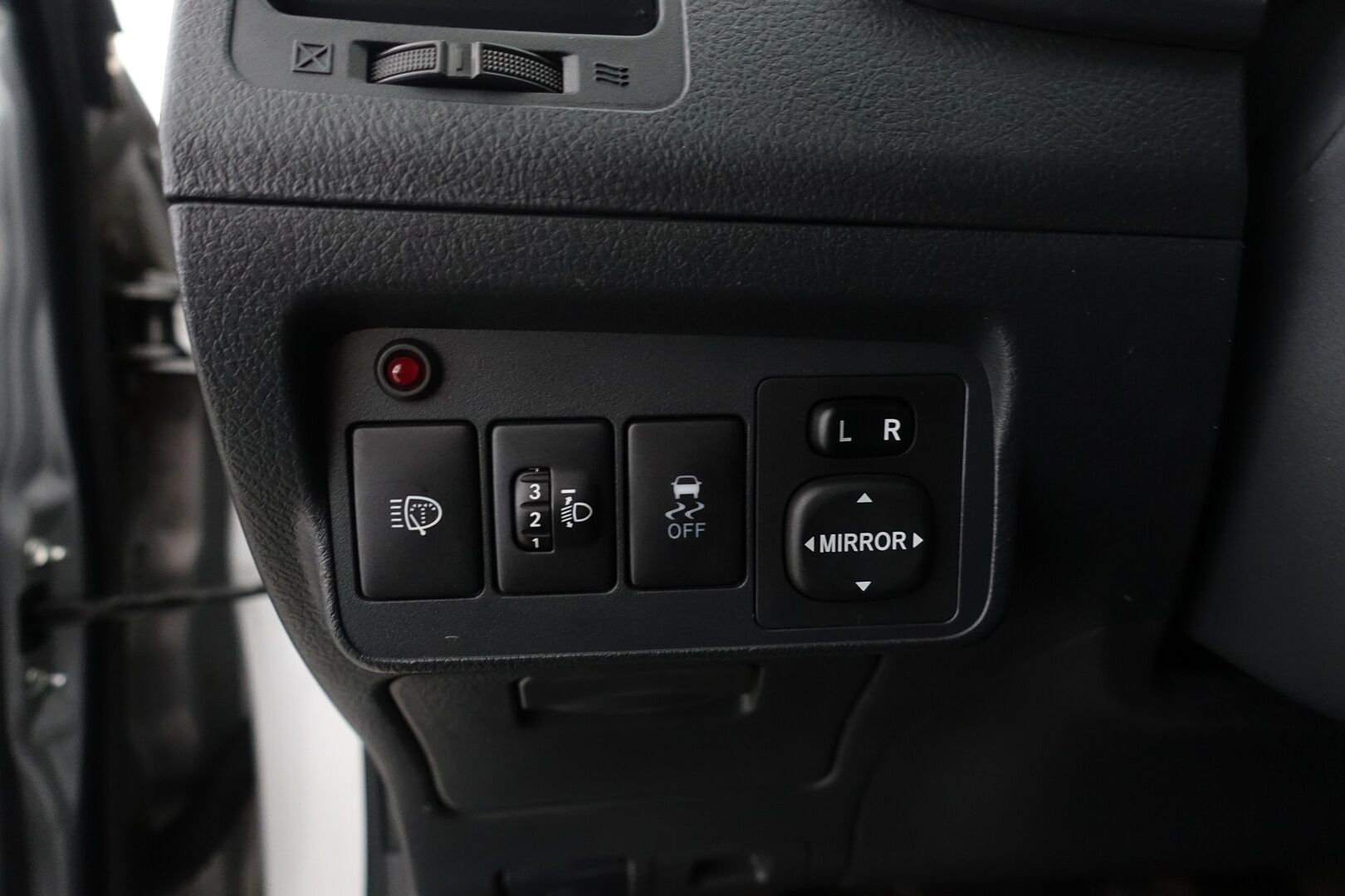 Toyota Corolla 2012 1,33 Dual VVT-i Stop & Start Linea Sol 4ov - | Pienet Kilsat | Lohko + Sisäpistoke | 2X Renkaat & Vanteet | Huoltokirja | Radio | Isofix |