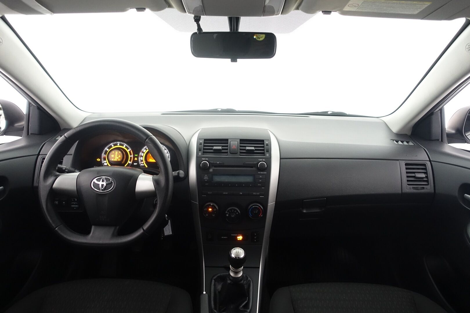 Toyota Corolla 2012 1,33 Dual VVT-i Stop & Start Linea Sol 4ov - | Pienet Kilsat | Lohko + Sisäpistoke | 2X Renkaat & Vanteet | Huoltokirja | Radio | Isofix |
