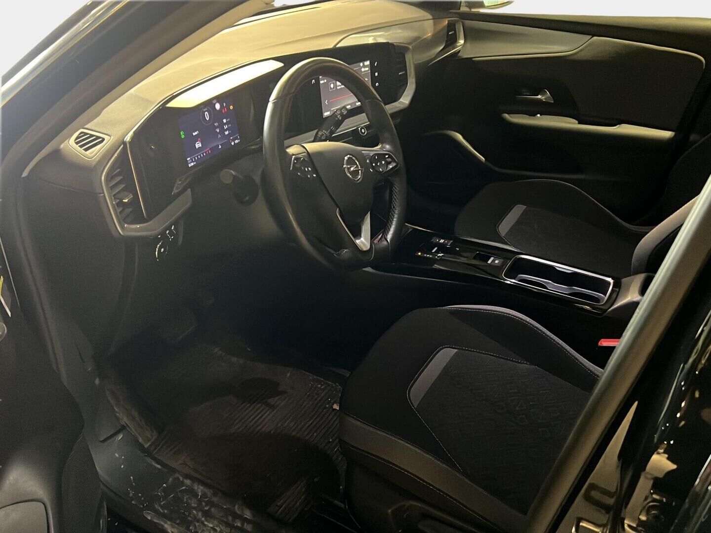 Opel Mokka 2023 Summer Comfort 130 Turbo A * Suomiauto / 360-Kamera / Lohko & Sisäpistoke / LED / Vakkari / Ratinlämmitys! - 2x Hyvät renkaat alkuperäisvantein / Juuri tullut Tampereelle!