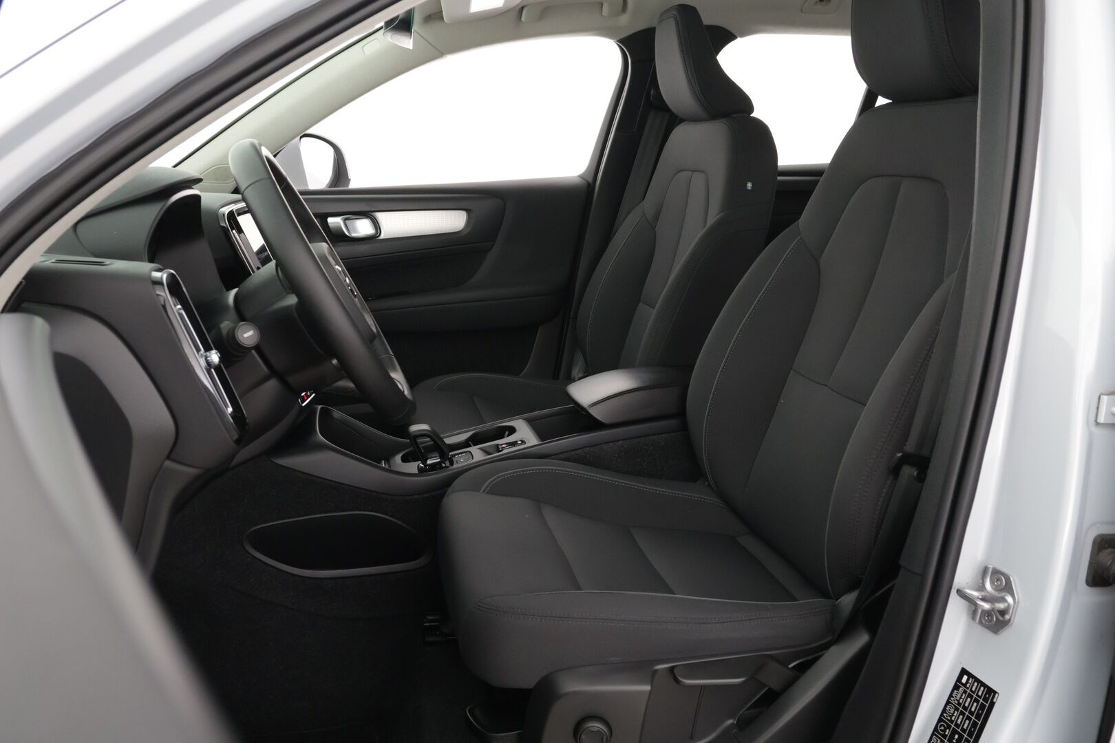 Volvo XC40 2022 T4 TwE Business Inscription aut *Panoramakatto/ Pienet kilsat / Vakkari - Huippusiisti / Hyvin pidetty / Kattavasti varusteltu!