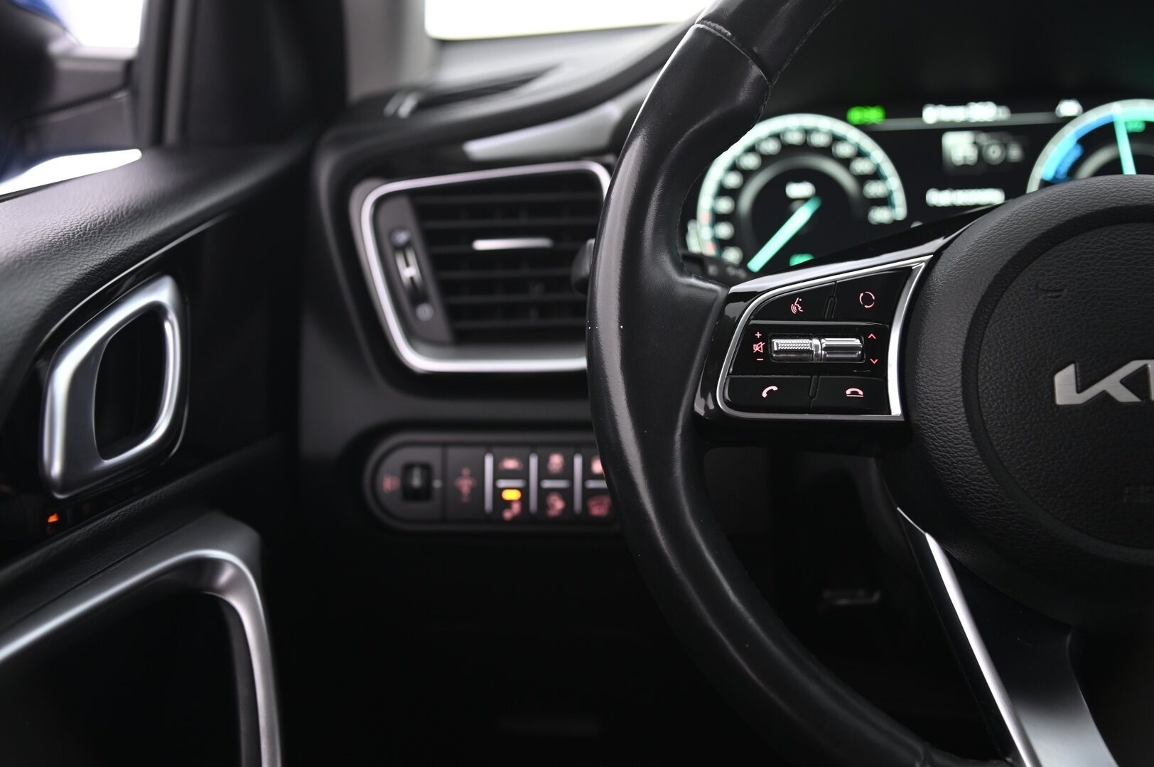 Kia XCeed 2022 1,6 GDI Plug-In Hybrid Business Premium DCT - Digimittaristo | ACC | P-kamera | 2xrenkaat&alu | Lohkolämmitin | Merkkihuollettu