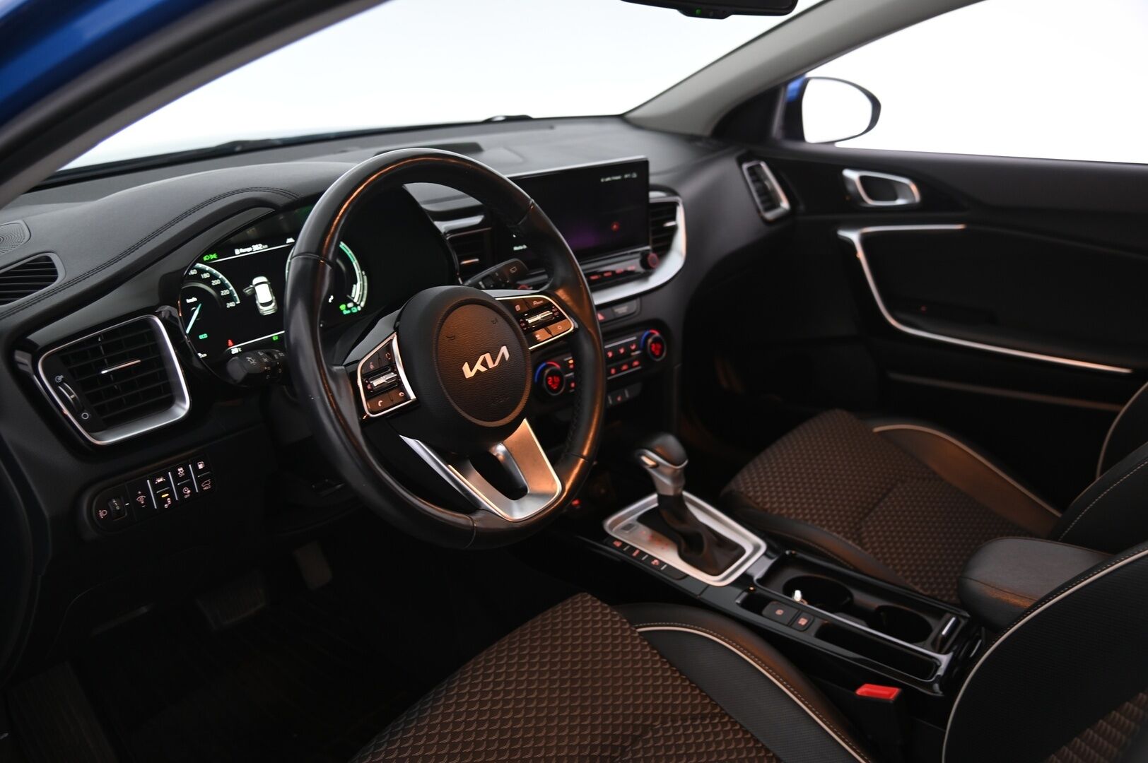 Kia XCeed 2022 1,6 GDI Plug-In Hybrid Business Premium DCT - Digimittaristo | ACC | P-kamera | 2xrenkaat&alu | Lohkolämmitin | Merkkihuollettu
