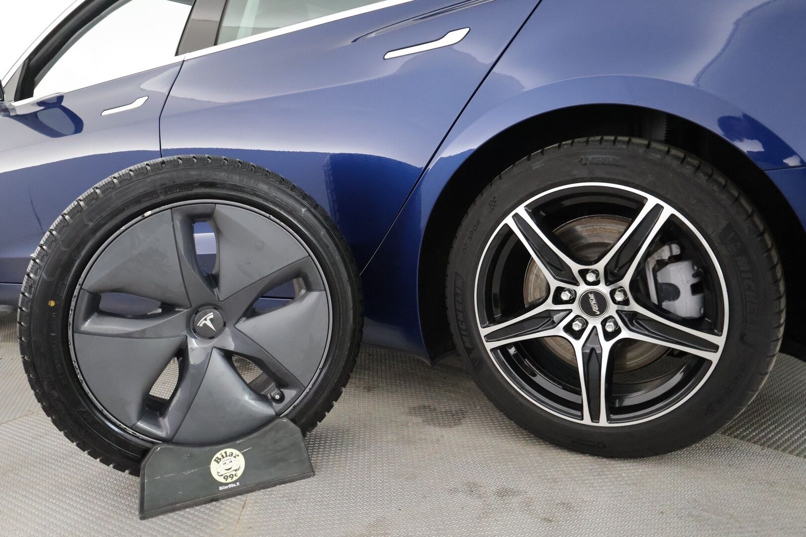 Tesla Model 3 2019 Standard Range Plus - | Lasikatto | ACC | LED | P.Kamera | Muistipenkki | Premium Speakers | Navi | Kaistavahti | Keyless | Nahkaverhoilu | 2x Latauskaapelit | Kahdet renkaat |
