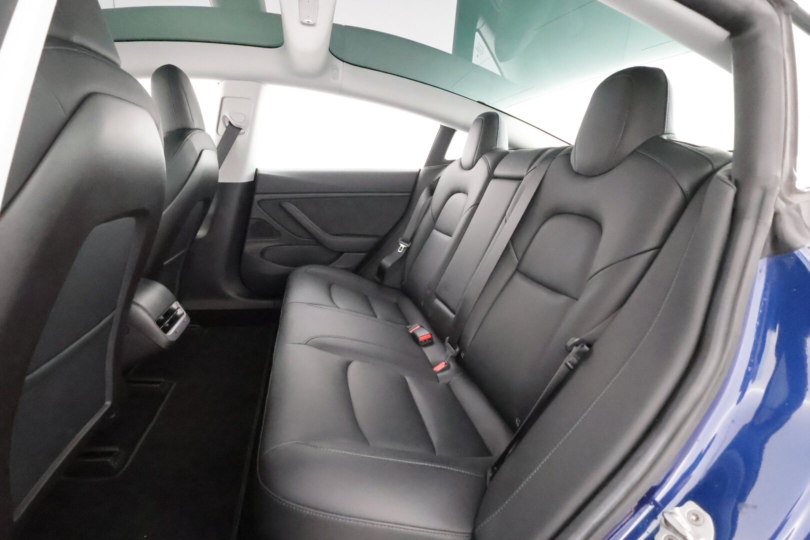 Tesla Model 3 2019 Standard Range Plus - | Lasikatto | ACC | LED | P.Kamera | Muistipenkki | Premium Speakers | Navi | Kaistavahti | Keyless | Nahkaverhoilu | 2x Latauskaapelit | Kahdet renkaat |