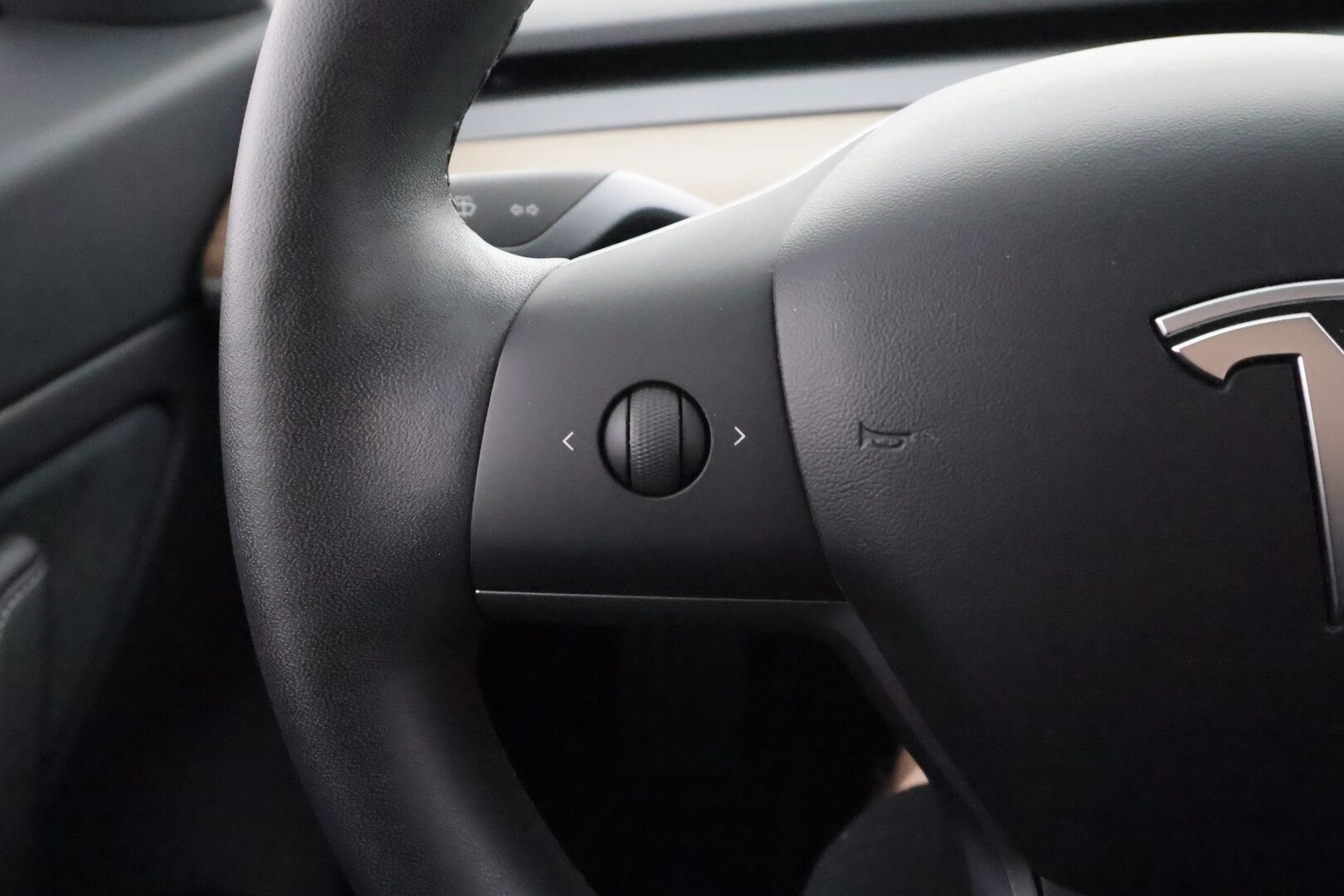 Tesla Model 3 2019 Standard Range Plus - | Lasikatto | ACC | LED | P.Kamera | Muistipenkki | Premium Speakers | Navi | Kaistavahti | Keyless | Nahkaverhoilu | 2x Latauskaapelit | Kahdet renkaat |