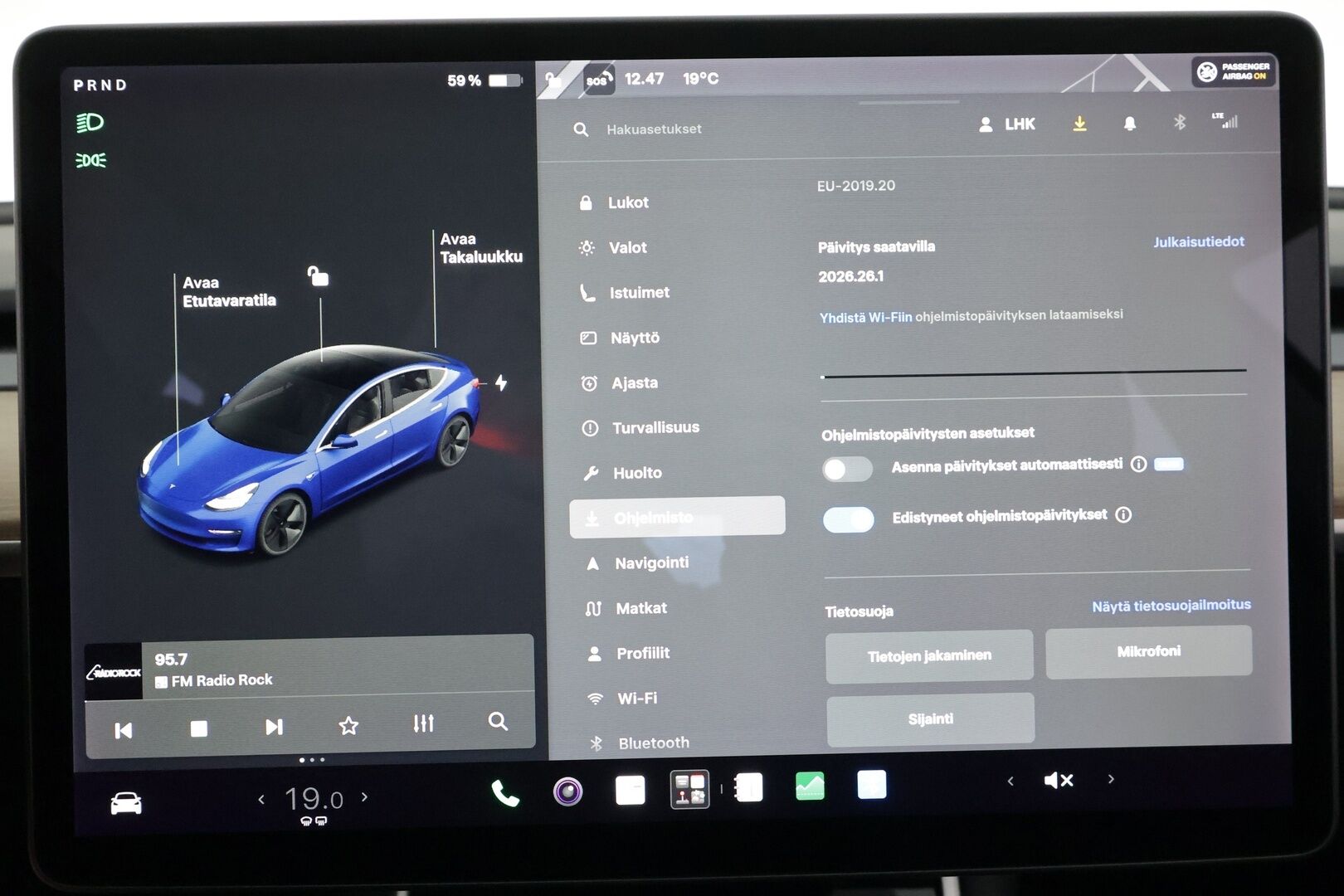 Tesla Model 3 2019 Standard Range Plus - | Lasikatto | ACC | LED | P.Kamera | Muistipenkki | Premium Speakers | Navi | Kaistavahti | Keyless | Nahkaverhoilu | 2x Latauskaapelit | Kahdet renkaat |