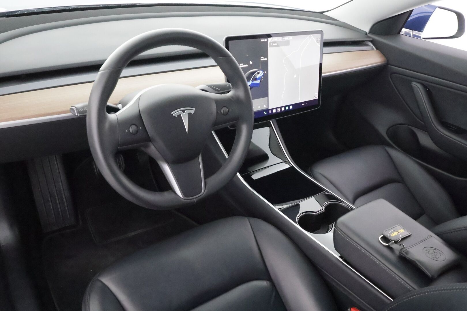 Tesla Model 3 2019 Standard Range Plus - | Lasikatto | ACC | LED | P.Kamera | Muistipenkki | Premium Speakers | Navi | Kaistavahti | Keyless | Nahkaverhoilu | 2x Latauskaapelit | Kahdet renkaat |