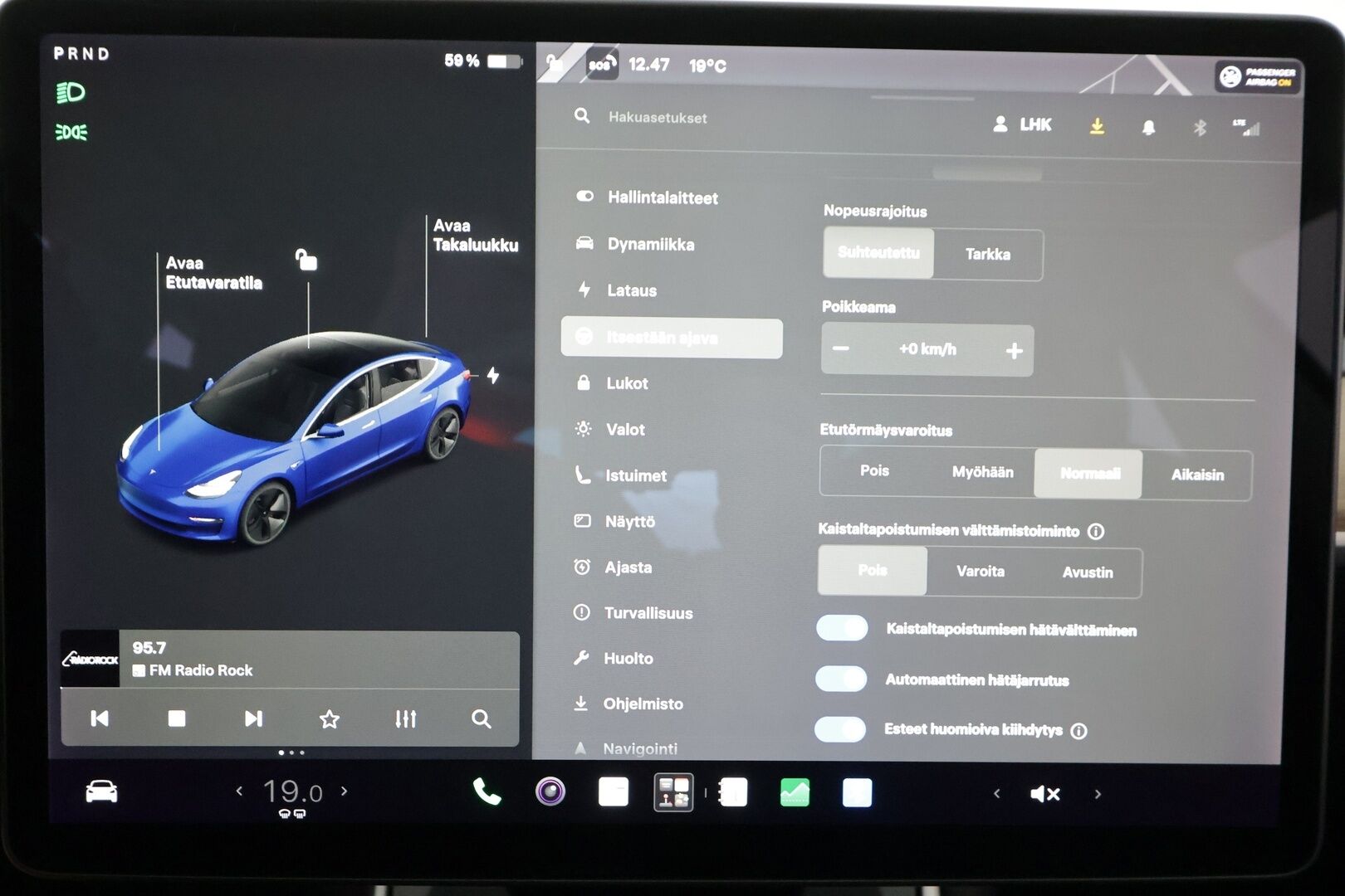 Tesla Model 3 2019 Standard Range Plus - | Lasikatto | ACC | LED | P.Kamera | Muistipenkki | Premium Speakers | Navi | Kaistavahti | Keyless | Nahkaverhoilu | 2x Latauskaapelit | Kahdet renkaat |