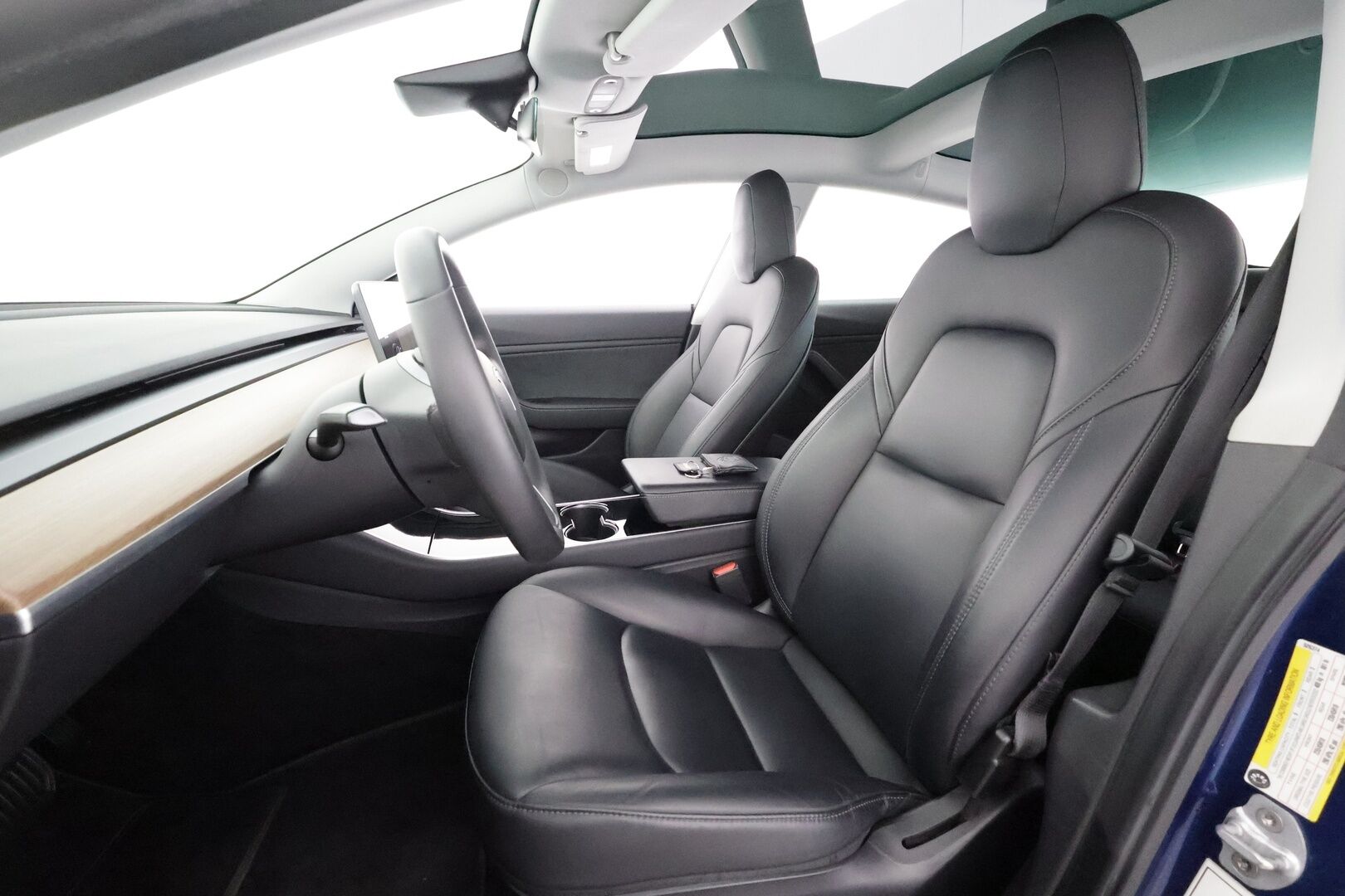 Tesla Model 3 2019 Standard Range Plus - | Lasikatto | ACC | LED | P.Kamera | Muistipenkki | Premium Speakers | Navi | Kaistavahti | Keyless | Nahkaverhoilu | 2x Latauskaapelit | Kahdet renkaat |