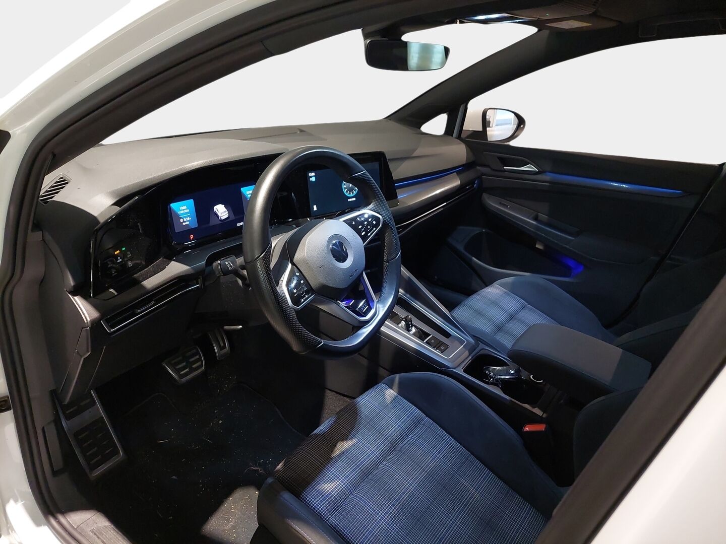 Volkswagen Golf 2022 13kWh, GTE 180 kW (PHEV) DSG *ACC / Sporttipenkit / LED / Ratinlämmitin / 2x Renkaat ja vanteet* - 2x Latauskaapelit 