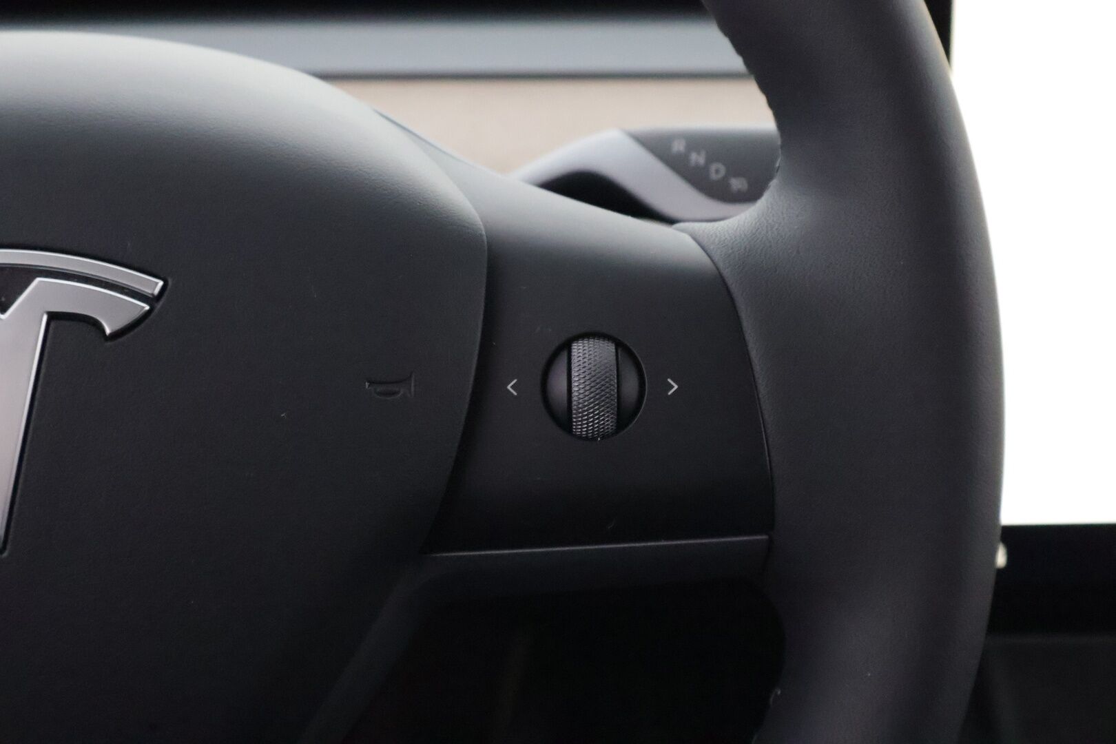 Tesla Model Y 2025 Long Range MY 2025 * 1OM Suomiauto / Vetokoukku / Matrix LED / Lämpöpumppu / Peruutuskamera / Nahkasisusta / Tulossa myyntiin!