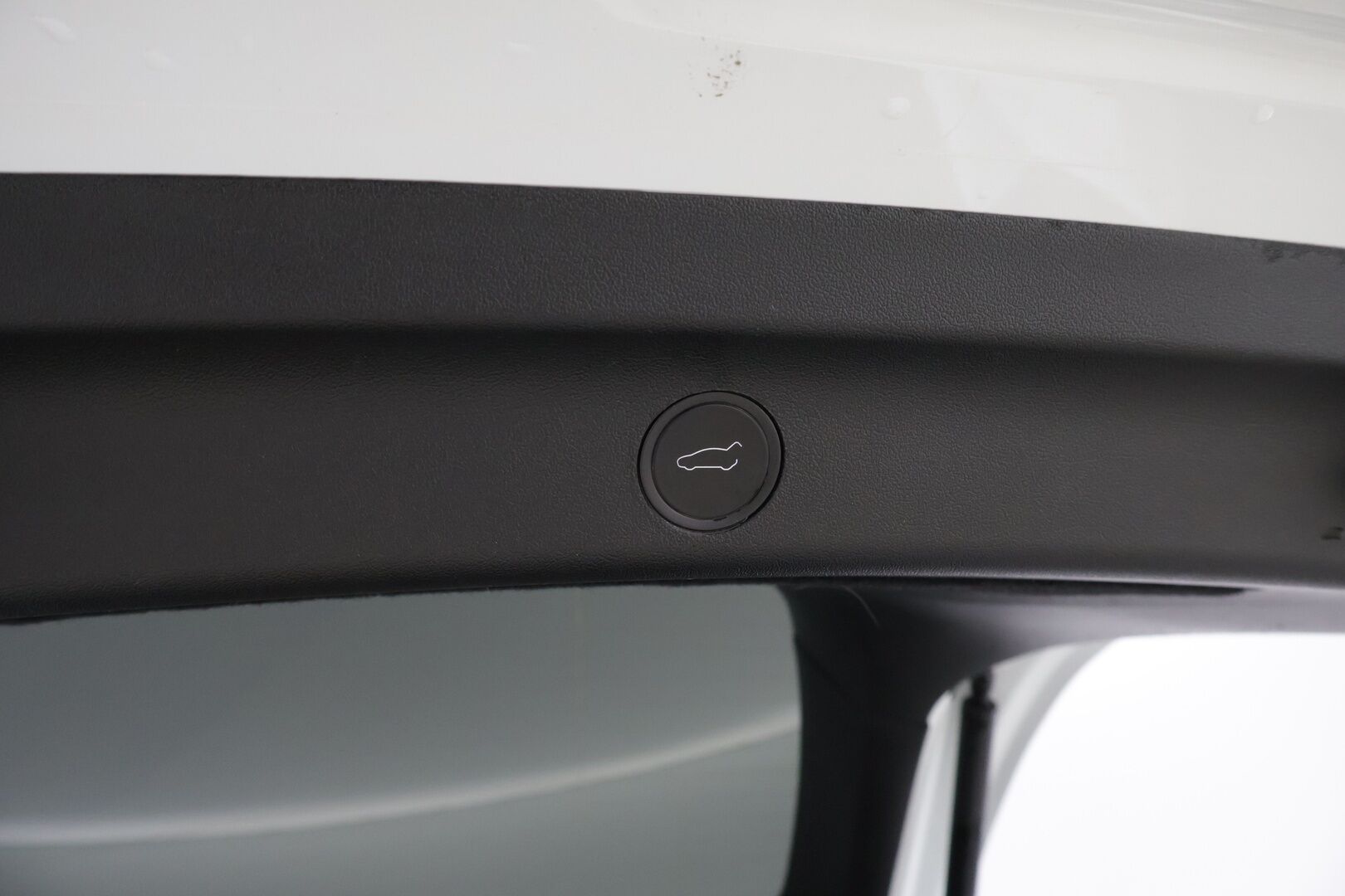 Tesla Model Y 2025 Long Range MY 2025 * 1OM Suomiauto / Vetokoukku / Matrix LED / Lämpöpumppu / Peruutuskamera / Nahkasisusta / Tulossa myyntiin!