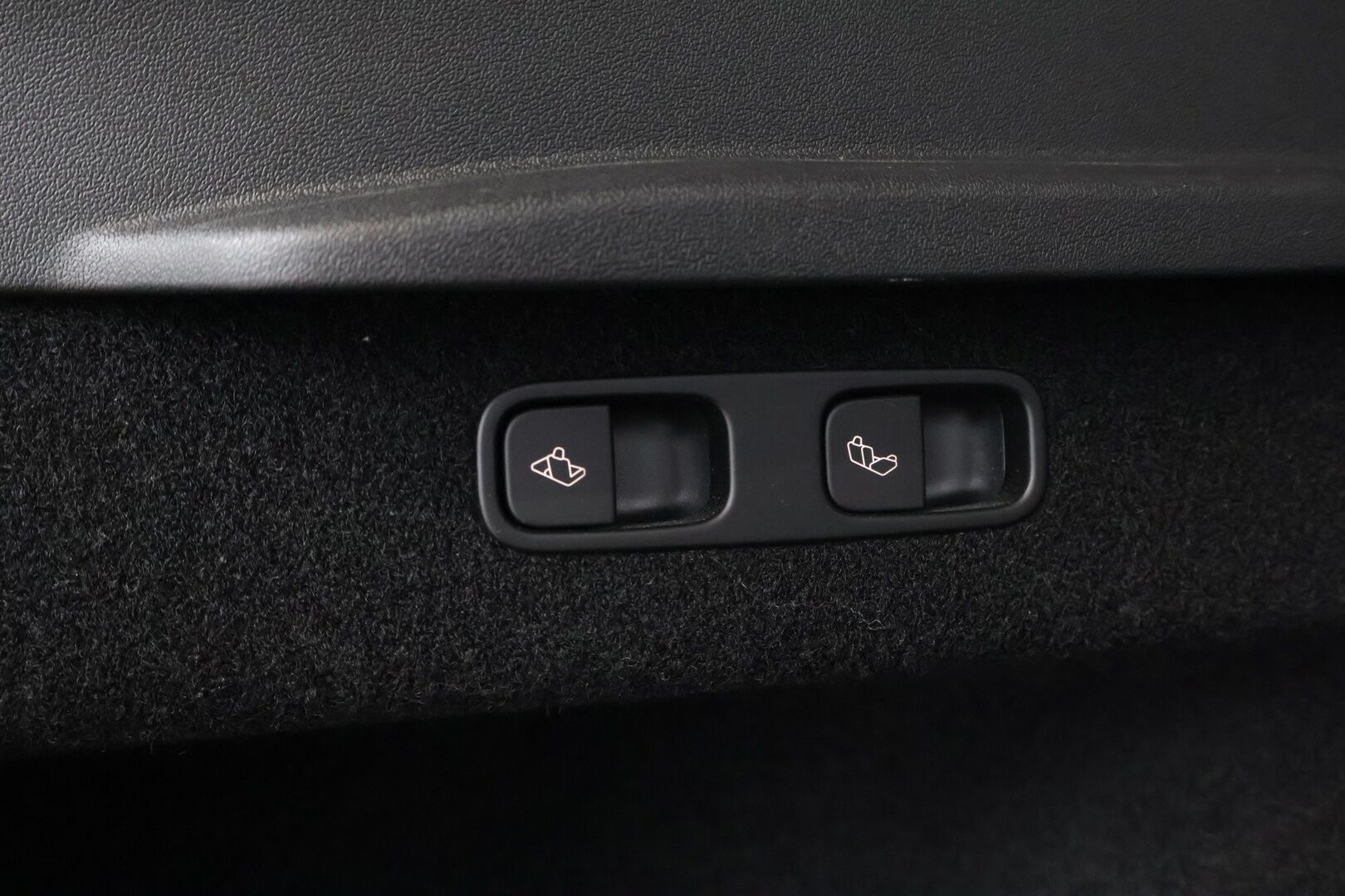 Tesla Model Y 2025 Long Range MY 2025 * 1OM Suomiauto / Vetokoukku / Matrix LED / Lämpöpumppu / Peruutuskamera / Nahkasisusta / Tulossa myyntiin!