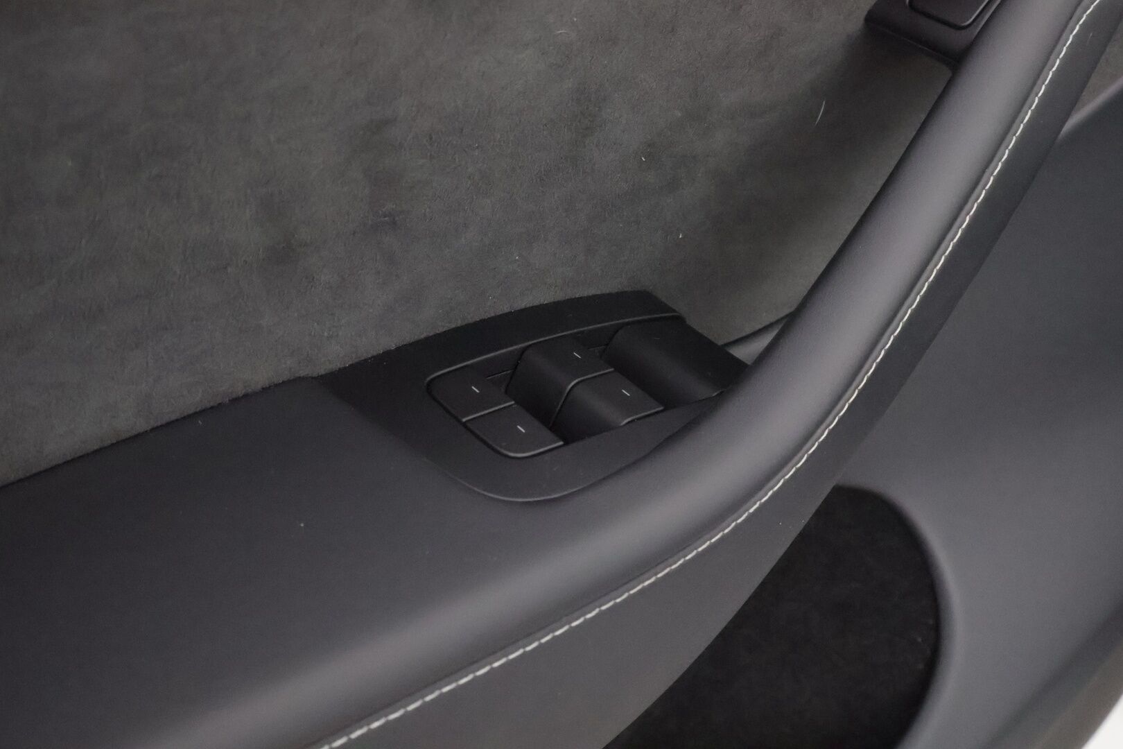 Tesla Model Y 2025 Long Range MY 2025 * 1OM Suomiauto / Vetokoukku / Matrix LED / Lämpöpumppu / Peruutuskamera / Nahkasisusta / Tulossa myyntiin!