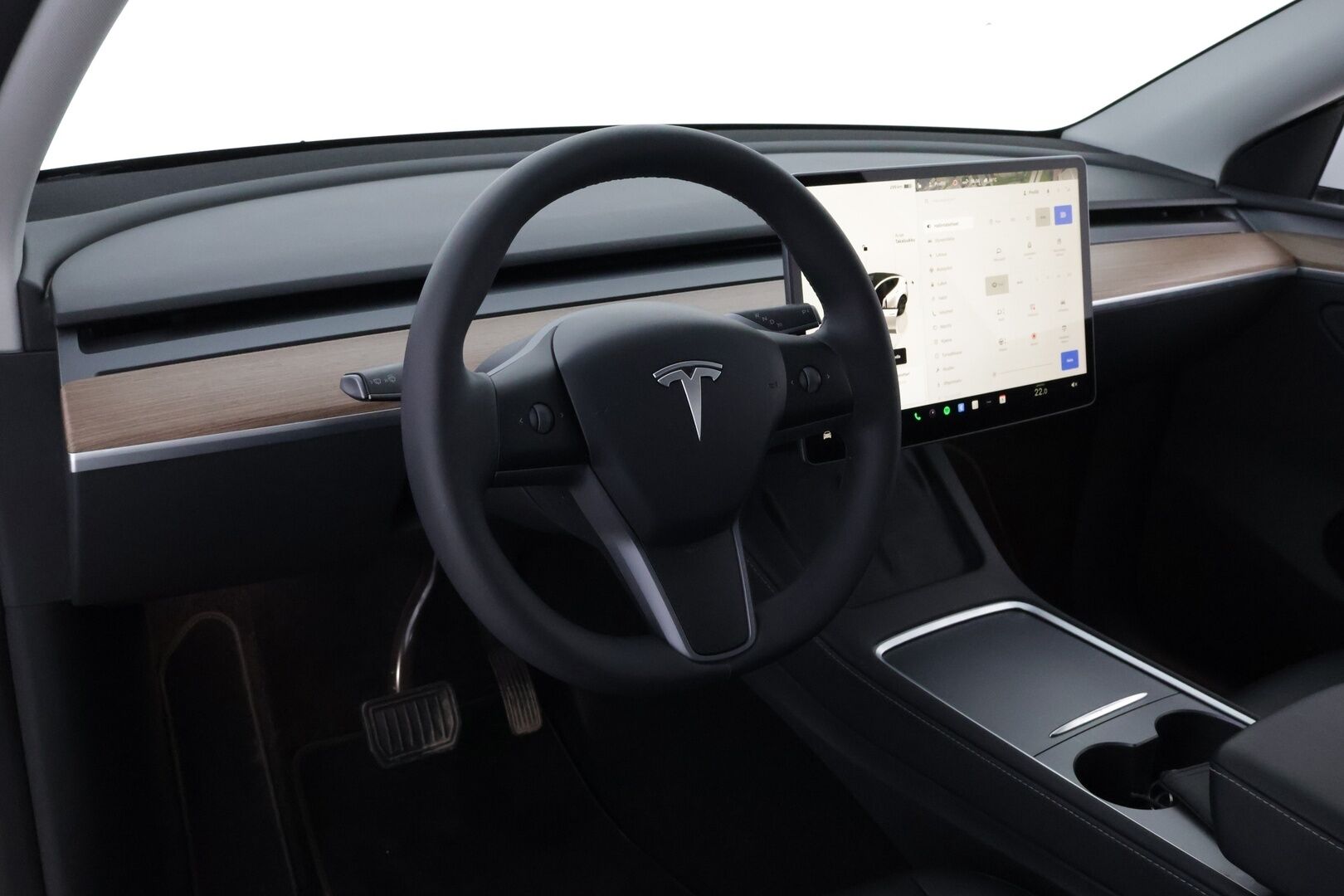Tesla Model Y 2025 Long Range MY 2025 * 1OM Suomiauto / Vetokoukku / Matrix LED / Lämpöpumppu / Peruutuskamera / Nahkasisusta / Tulossa myyntiin!