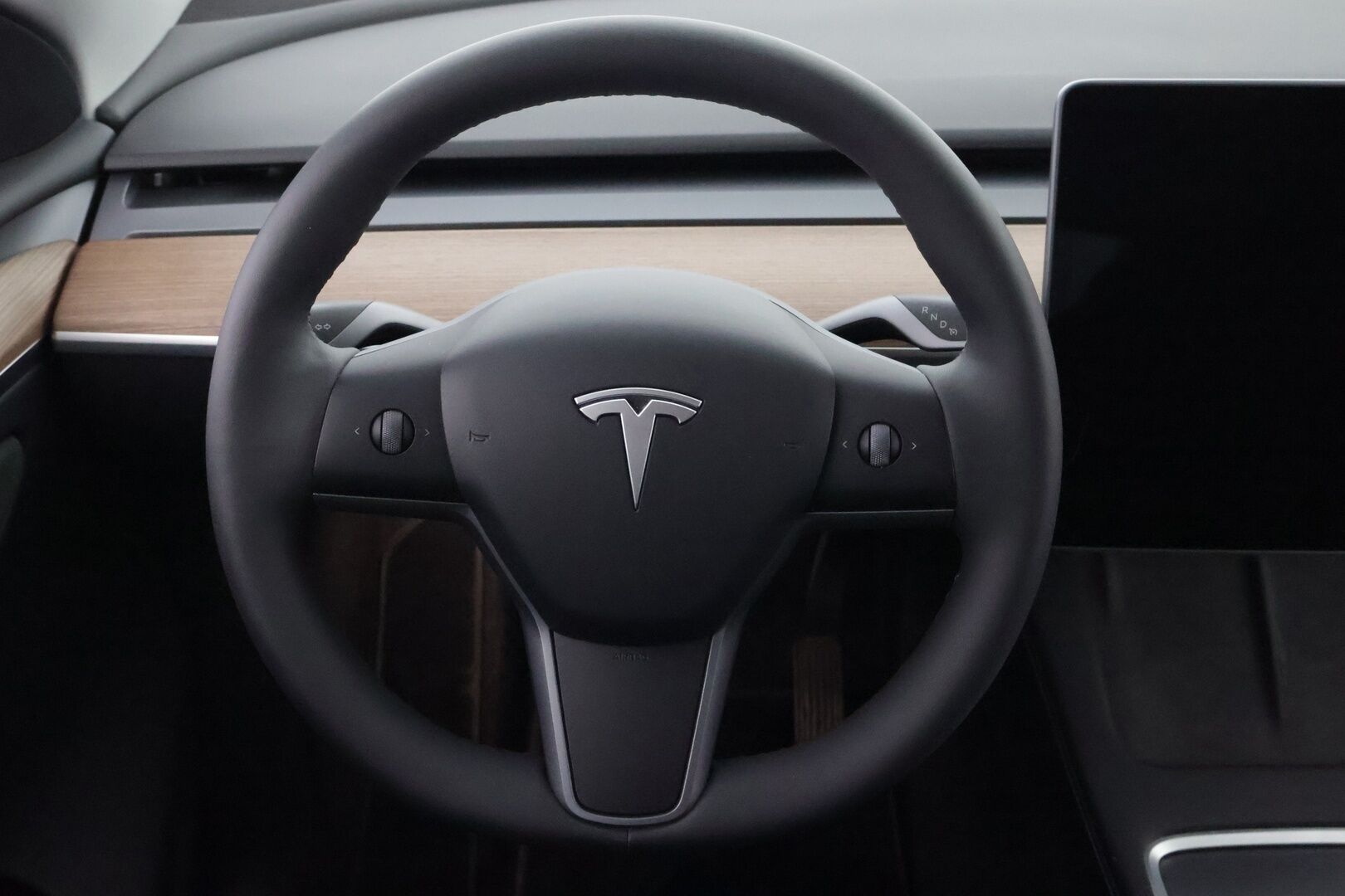 Tesla Model Y 2025 Long Range MY 2025 * 1OM Suomiauto / Vetokoukku / Matrix LED / Lämpöpumppu / Peruutuskamera / Nahkasisusta / Tulossa myyntiin!
