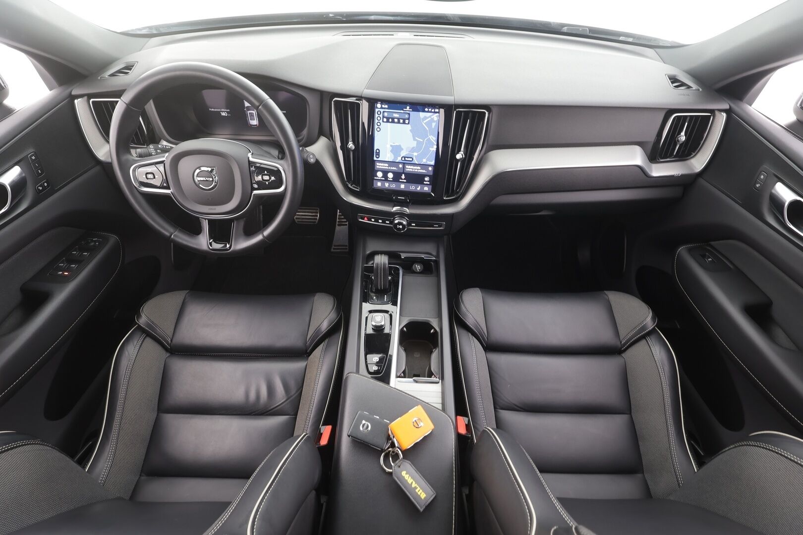 Volvo XC60 2022 T6 TwE AWD Business R-Design aut - | Muistipenkki | Koukku | Puolinahat | Panorama | Keyless | High Perf. Audio | P.kamera | Sähk. takaluukku | 22" vanteet | 2x renkaat aluin | 