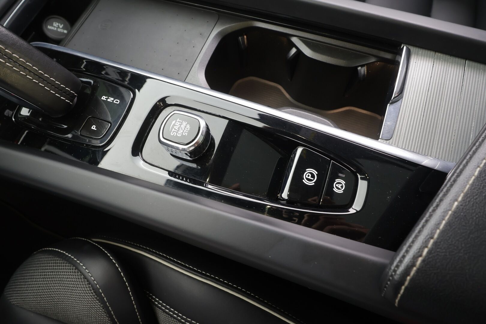 Volvo XC60 2022 T6 TwE AWD Business R-Design aut - | Muistipenkki | Koukku | Puolinahat | Panorama | Keyless | High Perf. Audio | P.kamera | Sähk. takaluukku | 22" vanteet | 2x renkaat aluin | 