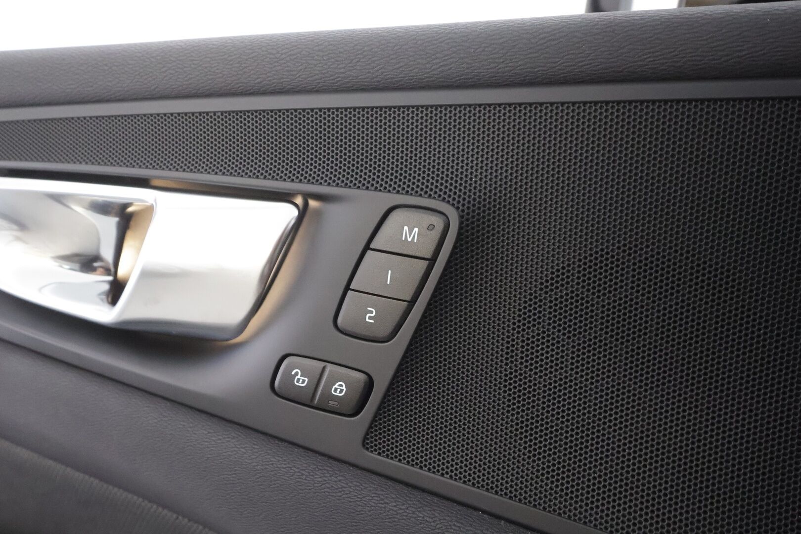 Volvo XC60 2022 T6 TwE AWD Business R-Design aut - | Muistipenkki | Koukku | Puolinahat | Panorama | Keyless | High Perf. Audio | P.kamera | Sähk. takaluukku | 22" vanteet | 2x renkaat aluin | 