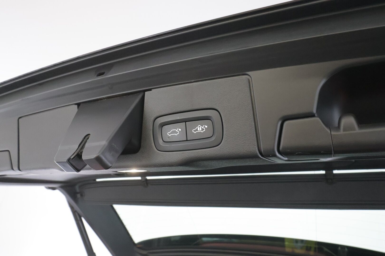 Volvo XC60 2022 T6 TwE AWD Business R-Design aut - | Muistipenkki | Koukku | Puolinahat | Panorama | Keyless | High Perf. Audio | P.kamera | Sähk. takaluukku | 22" vanteet | 2x renkaat aluin | 