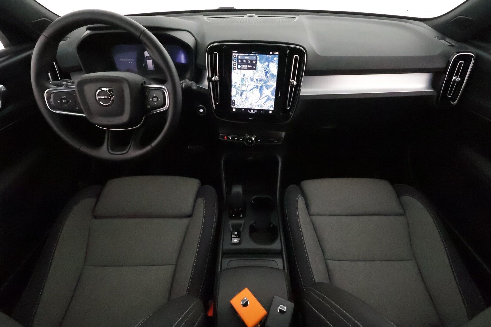 Volvo XC40 2025 B3 MHEV Edition DCT aut **Adapt.vakkari / 360.kamera / Facelift / Webasto / BLIS / Navi / KeylessGo** - 1.Om Suomi-auto / Kahdet renkaat aluvanteilla / Penkinlämmittimet takana / Ratinlämmitin / High Performance Audio - Osta nyt, maksa vasta ensi vuonna