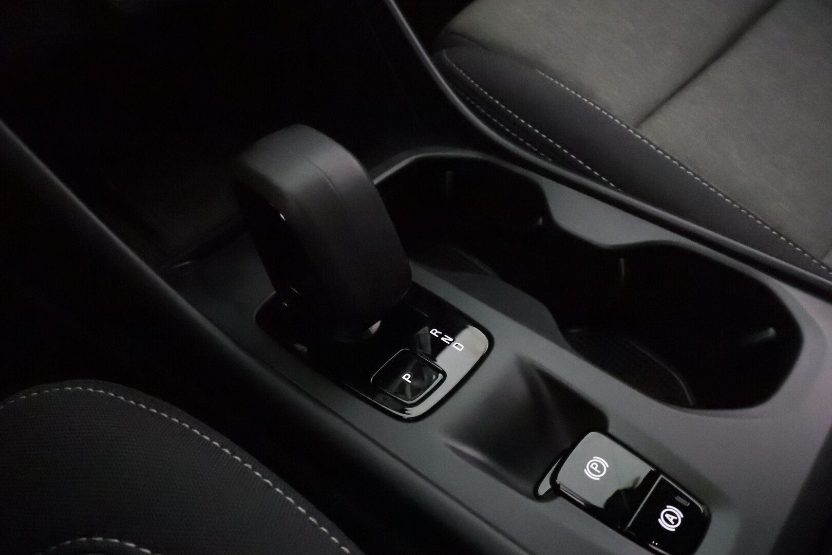 Volvo XC40 2025 B3 MHEV Edition DCT aut **Adapt.vakkari / 360.kamera / Facelift / Webasto / BLIS / Navi / KeylessGo** - 1.Om Suomi-auto / Kahdet renkaat aluvanteilla / Penkinlämmittimet takana / Ratinlämmitin / High Performance Audio - HULLUT VÄLIPÄIVÄT KORKOTARJOUS 2,49%