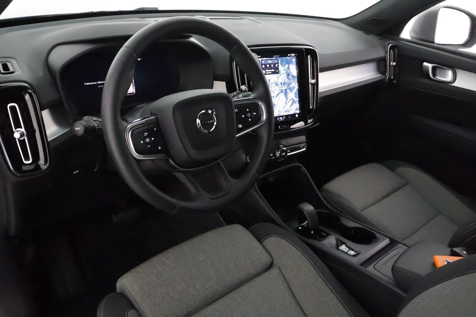 Volvo XC40 2025 B3 MHEV Edition DCT aut **Adapt.vakkari / 360.kamera / Facelift / Webasto / BLIS / Navi / KeylessGo** - 1.Om Suomi-auto / Kahdet renkaat aluvanteilla / Penkinlämmittimet takana / Ratinlämmitin / High Performance Audio - HULLUT VÄLIPÄIVÄT KORKOTARJOUS 2,49%