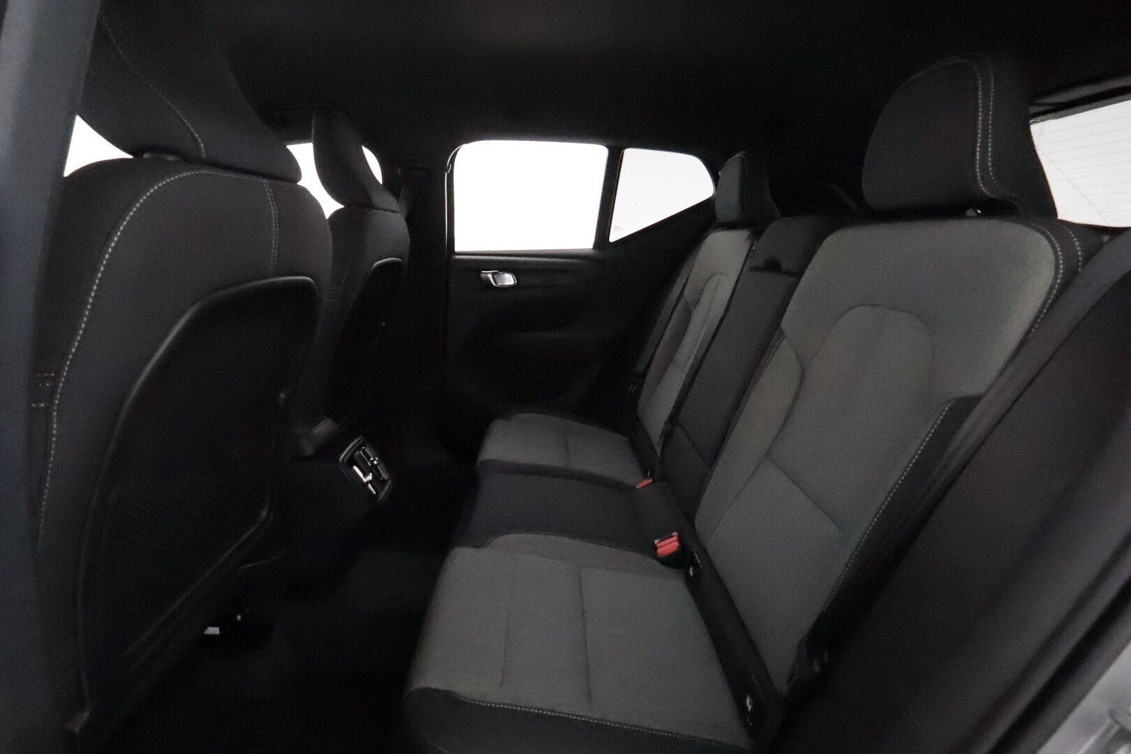 Volvo XC40 2025 B3 MHEV Edition DCT aut **Adapt.vakkari / 360.kamera / Facelift / Webasto / BLIS / Navi / KeylessGo** - 1.Om Suomi-auto / Kahdet renkaat aluvanteilla / Penkinlämmittimet takana / Ratinlämmitin / High Performance Audio - HULLUT VÄLIPÄIVÄT KORKOTARJOUS 2,49%