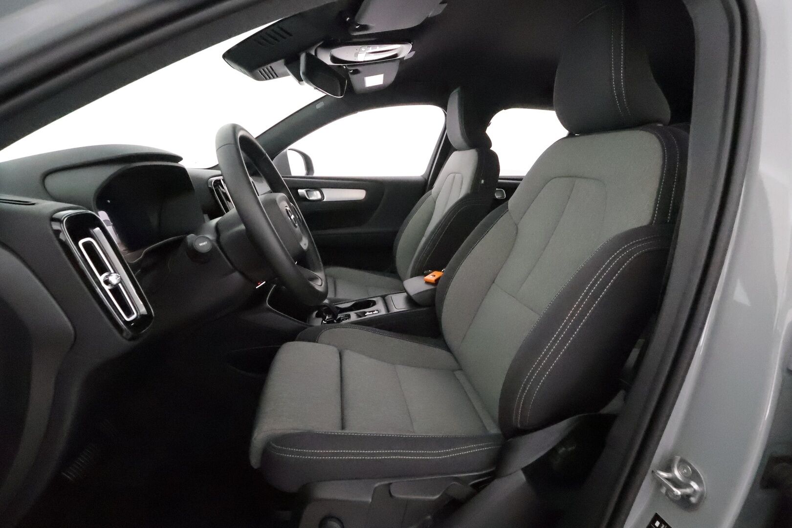 Volvo XC40 2025 B3 MHEV Edition DCT aut **Adapt.vakkari / 360.kamera / Facelift / Webasto / BLIS / Navi / KeylessGo** - 3,99 % KORKOTARJOUS TÄHÄN AUTOON - 1.Om Suomi-auto / Kahdet renkaat aluvanteilla / Penkinlämmittimet takana / Ratinlämmitin / High Performance Audio