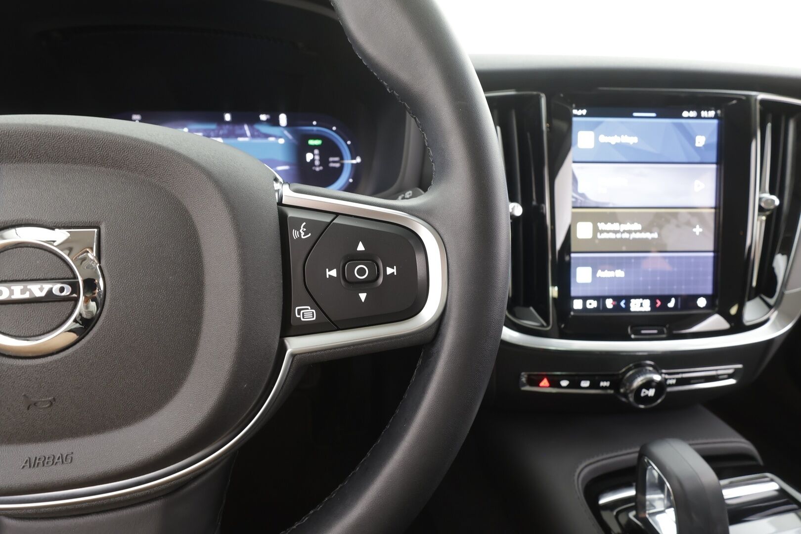 Volvo V60 2025 T6 AWD Long Range Core aut - | ACC | Pilot Assist | P.kamera | BLIS | Keyless | High. perf. audio | Lämm. ratti | Sähk. takaluukku | 2x renkaat aluin | 1-om suomiauto | ALV |