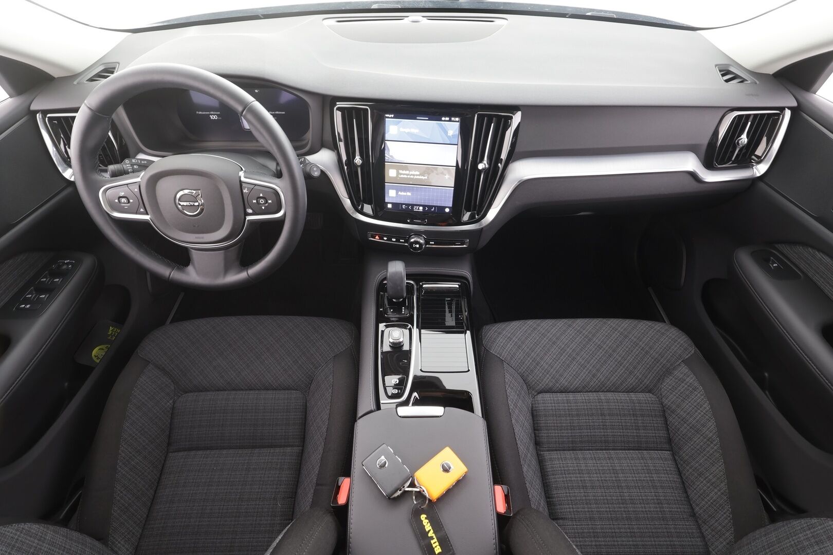 Volvo V60 2025 T6 AWD Long Range Core aut - | ACC | Pilot Assist | P.kamera | BLIS | Keyless | High. perf. audio | Lämm. ratti | Sähk. takaluukku | 2x renkaat aluin | 1-om suomiauto | ALV |