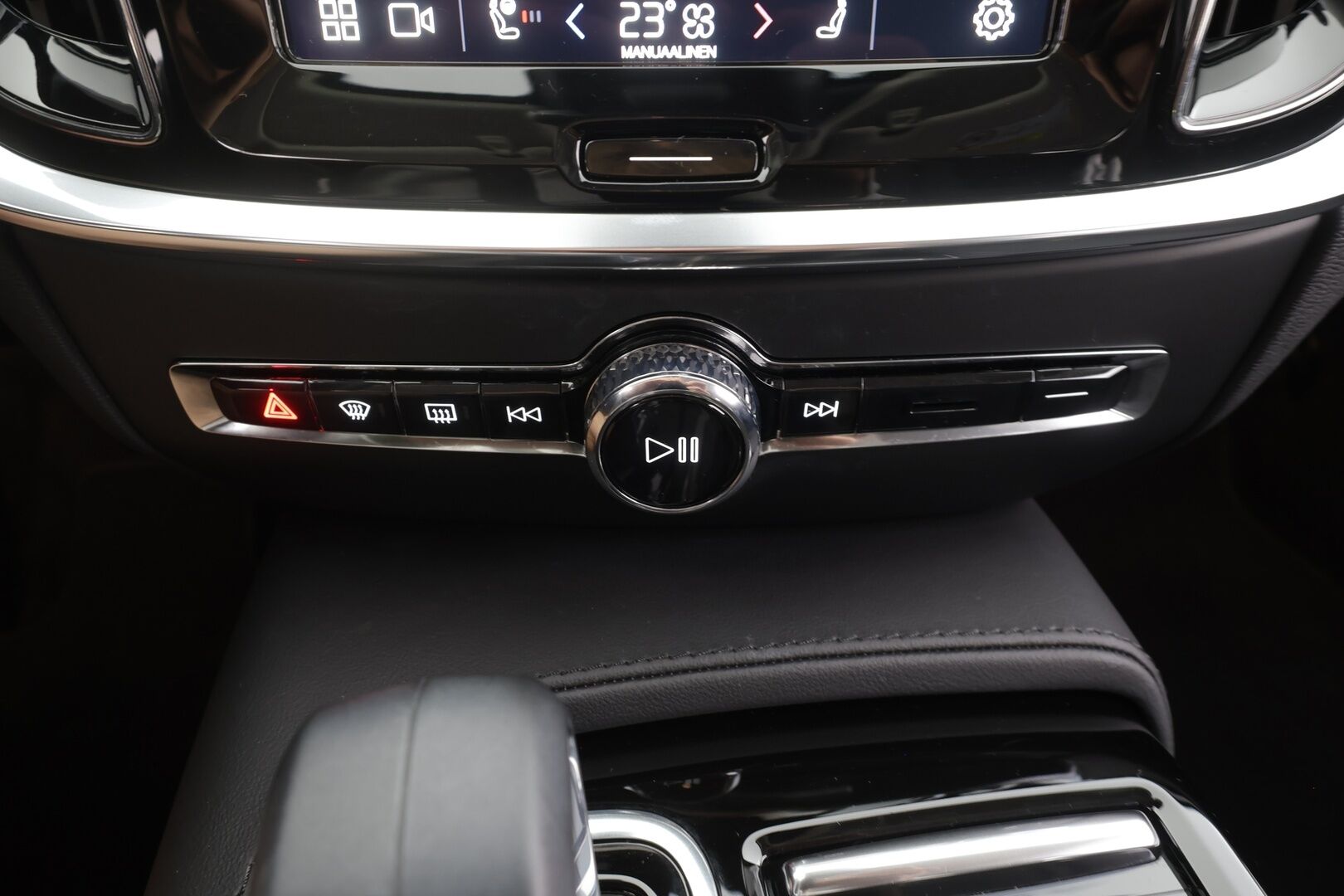 Volvo V60 2025 T6 AWD Long Range Core aut - | ACC | Pilot Assist | P.kamera | BLIS | Keyless | High. perf. audio | Lämm. ratti | Sähk. takaluukku | 2x renkaat aluin | 1-om suomiauto | ALV |