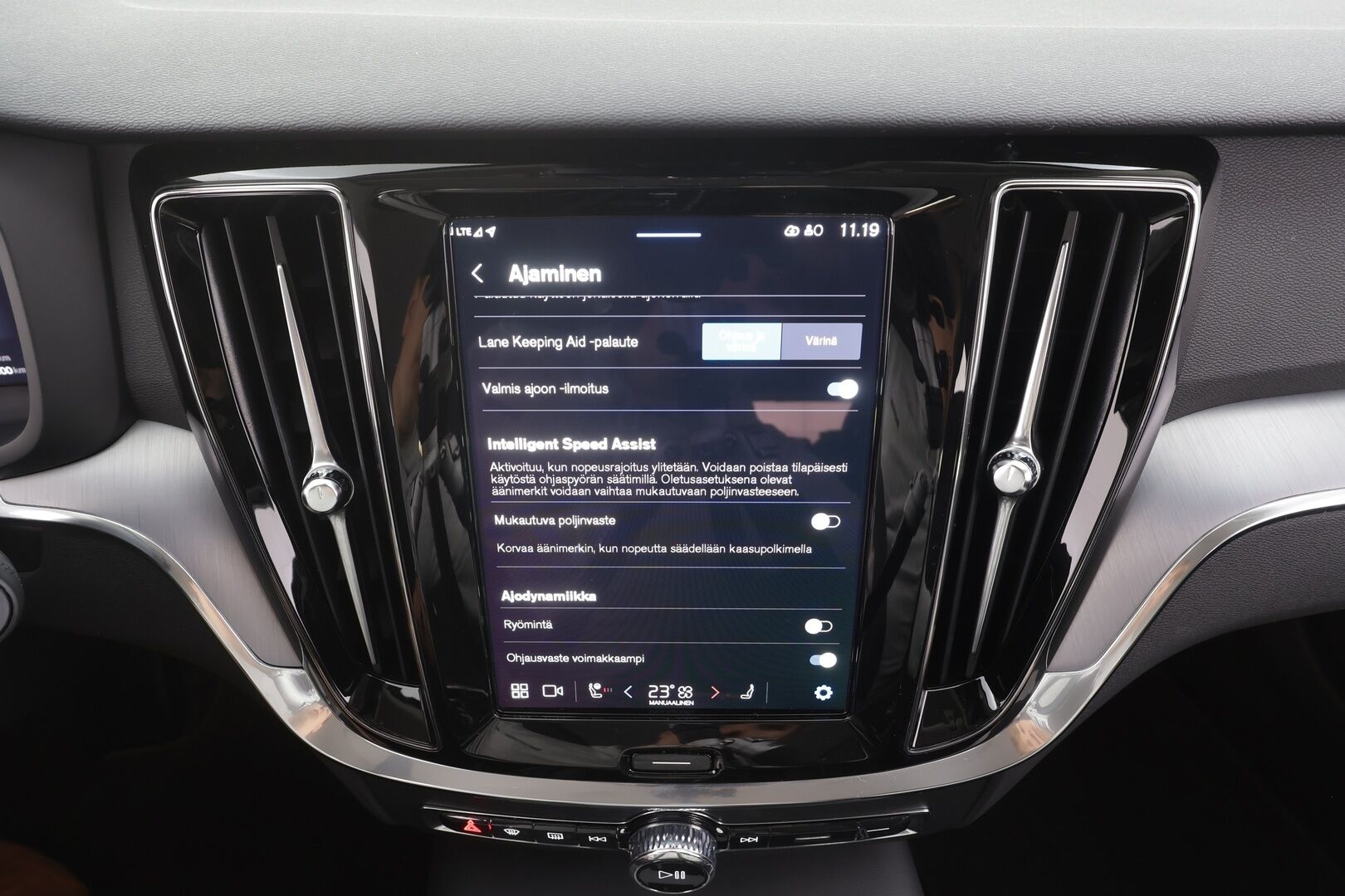 Volvo V60 2025 T6 AWD Long Range Core aut - | ACC | Pilot Assist | P.kamera | BLIS | Keyless | High. perf. audio | Lämm. ratti | Sähk. takaluukku | 2x renkaat aluin | 1-om suomiauto | ALV |