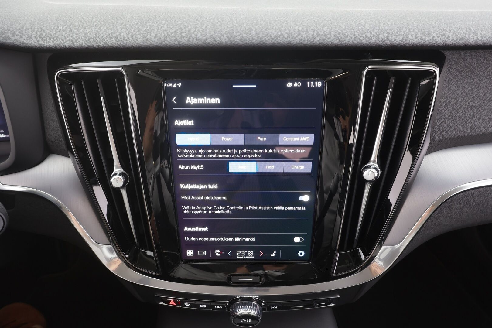 Volvo V60 2025 T6 AWD Long Range Core aut - | ACC | Pilot Assist | P.kamera | BLIS | Keyless | High. perf. audio | Lämm. ratti | Sähk. takaluukku | 2x renkaat aluin | 1-om suomiauto | ALV |