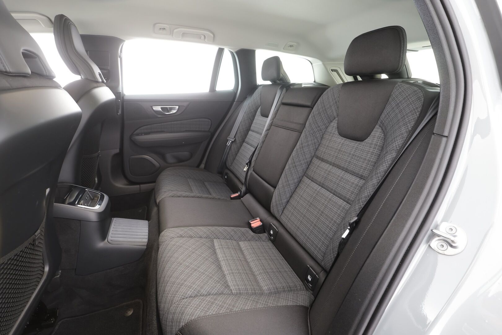 Volvo V60 2025 T6 AWD Long Range Core aut - | ACC | Pilot Assist | P.kamera | BLIS | Keyless | High. perf. audio | Lämm. ratti | Sähk. takaluukku | 2x renkaat aluin | 1-om suomiauto | ALV |