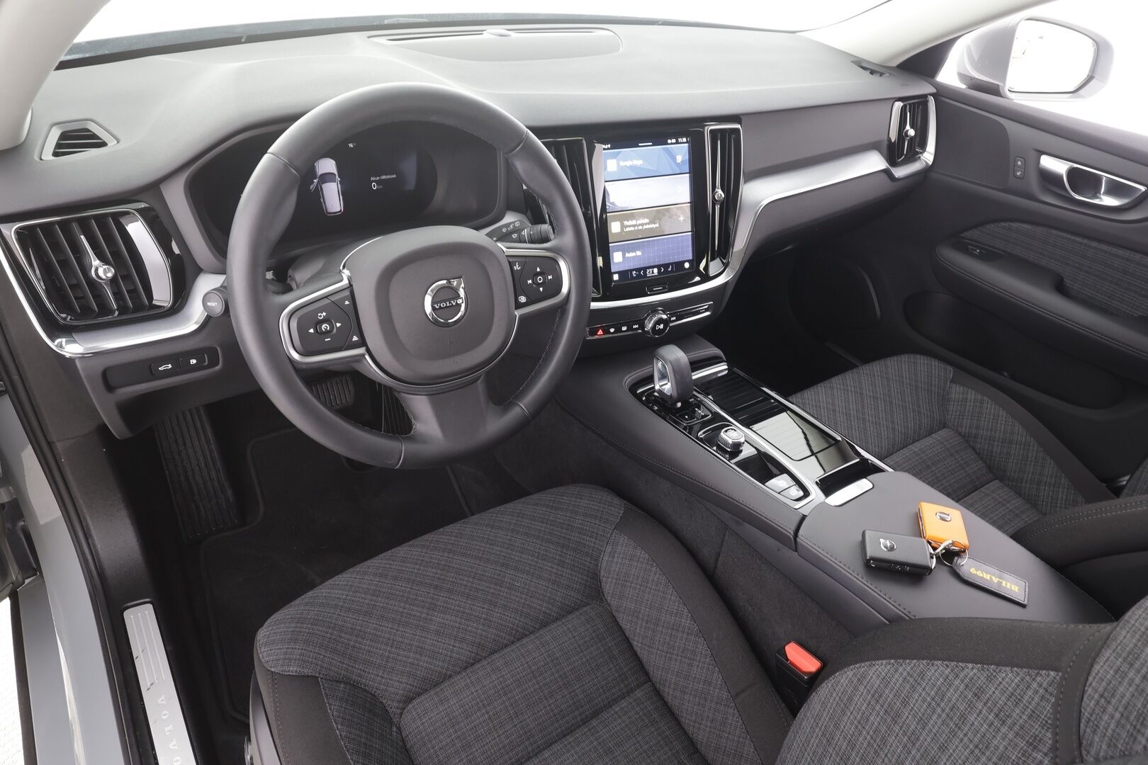 Volvo V60 2025 T6 AWD Long Range Core aut - | ACC | Pilot Assist | P.kamera | BLIS | Keyless | High. perf. audio | Lämm. ratti | Sähk. takaluukku | 2x renkaat aluin | 1-om suomiauto | ALV |
