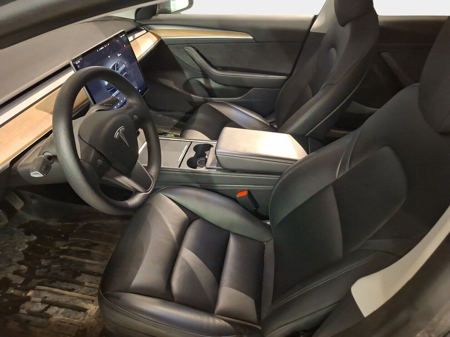 Tesla Model 3 2023 Standard Range Plus *Autopilot 3 / ILP / Lasikatto / Kahdet vanteet / Akuston esilämmitys / Sähkökontti*