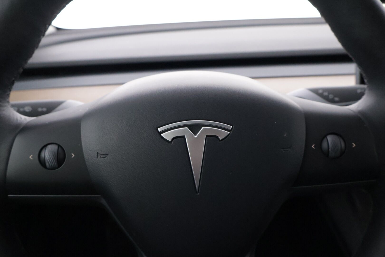 Tesla Model 3 2023 Standard Range Plus *Autopilot 3 / ILP / Lasikatto / Kahdet vanteet / Akuston esilämmitys / Sähkökontti* - AMD Ryzen