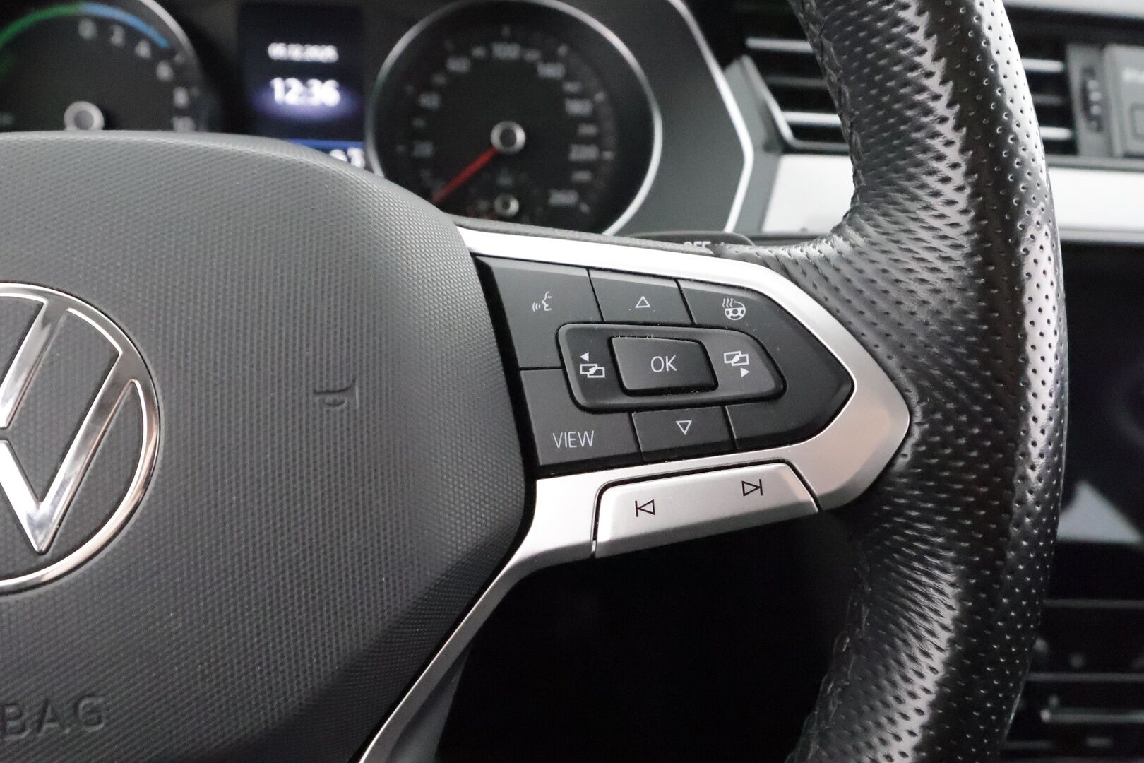 Volkswagen Passat 2021 Variant GTE Business Plug-In Hybrid 160 kW DSG * ACC / P.kamera / IQ.Light / Webasto / Koukku / Navi / Puolinahat * - Akku kuntotarkastettu / Kahdet renkaat aluvanteilla - HULLUT BLACKWEEK JATKOT - KORKOTARJOUS 2,49%