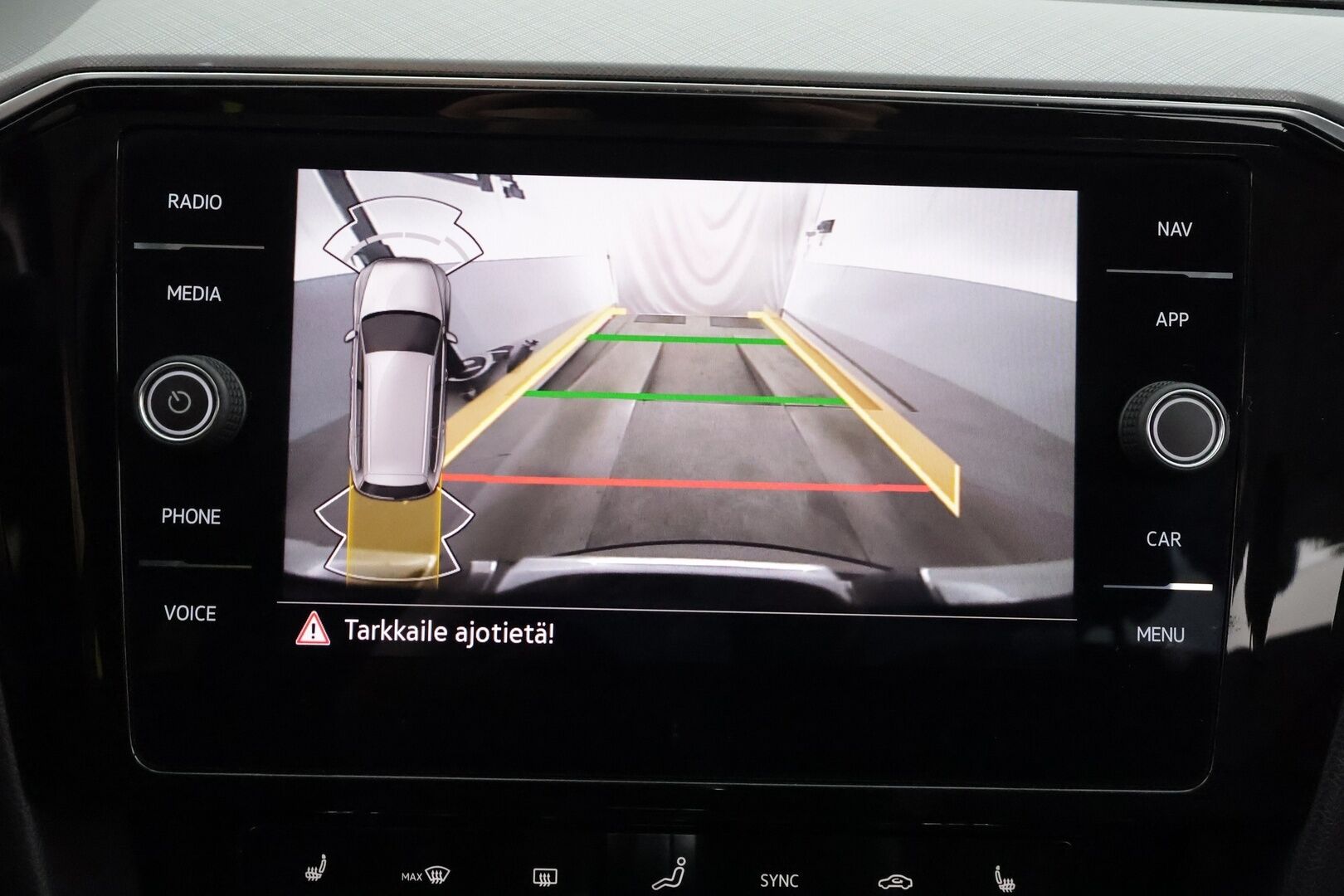 Volkswagen Passat 2021 Variant GTE Business Plug-In Hybrid 160 kW DSG * ACC / P.kamera / IQ.Light / Webasto / Koukku / Navi / Puolinahat * - Akku kuntotarkastettu / Kahdet renkaat aluvanteilla - HULLUT BLACKWEEK JATKOT - KORKOTARJOUS 2,49%