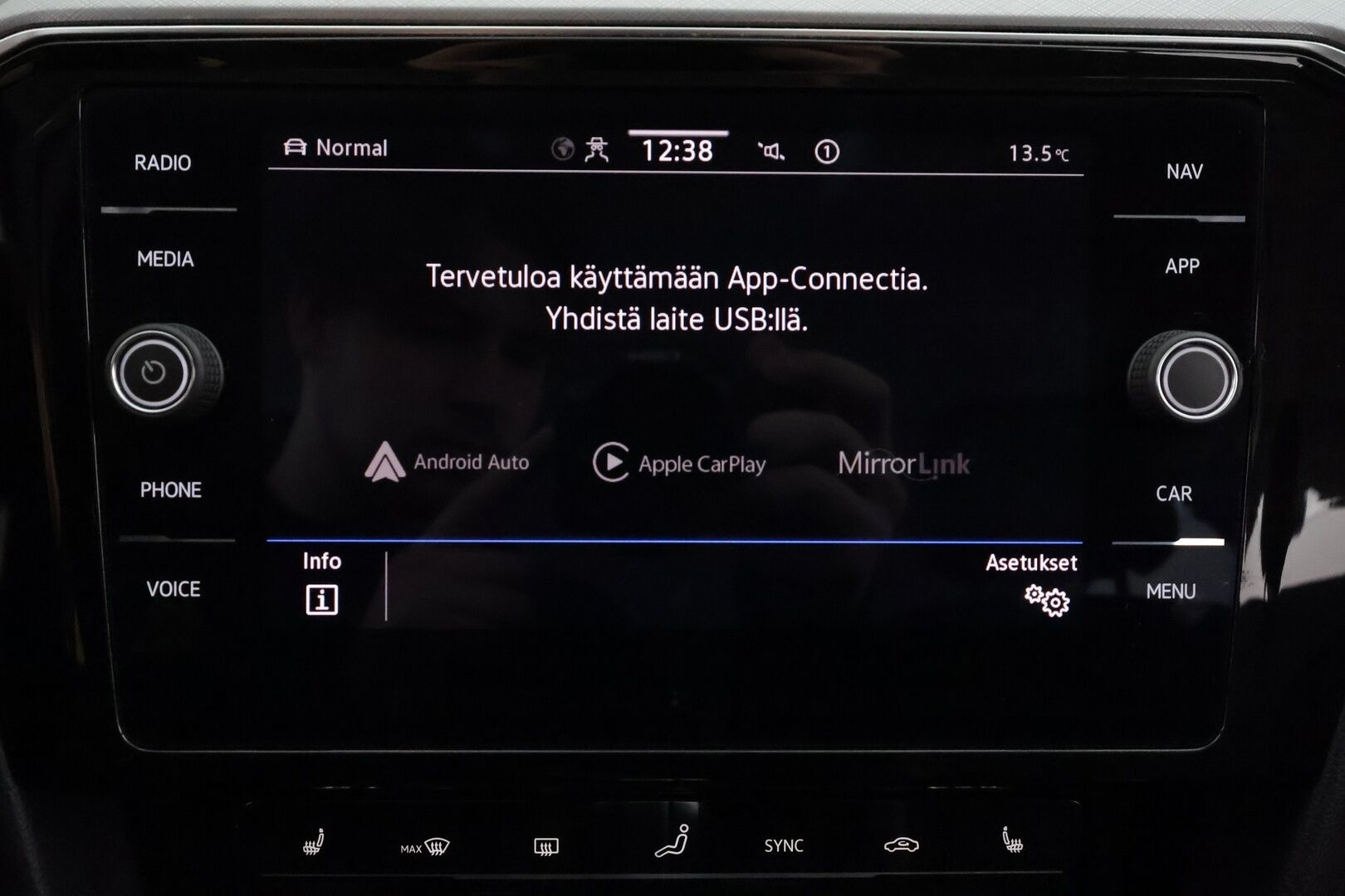 Volkswagen Passat 2021 Variant GTE Business Plug-In Hybrid 160 kW DSG * ACC / P.kamera / IQ.Light / Webasto / Koukku / Navi / Puolinahat * - Akku kuntotarkastettu / Kahdet renkaat aluvanteilla - HULLUT BLACKWEEK JATKOT - KORKOTARJOUS 2,49%