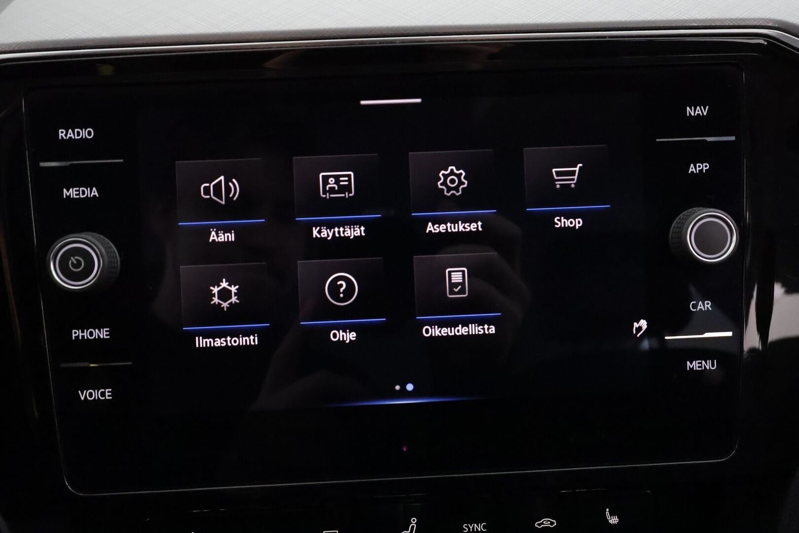 Volkswagen Passat 2021 Variant GTE Business Plug-In Hybrid 160 kW DSG * ACC / P.kamera / IQ.Light / Webasto / Koukku / Navi / Puolinahat * - Akku kuntotarkastettu / Kahdet renkaat aluvanteilla - HULLUT BLACKWEEK JATKOT - KORKOTARJOUS 2,49%