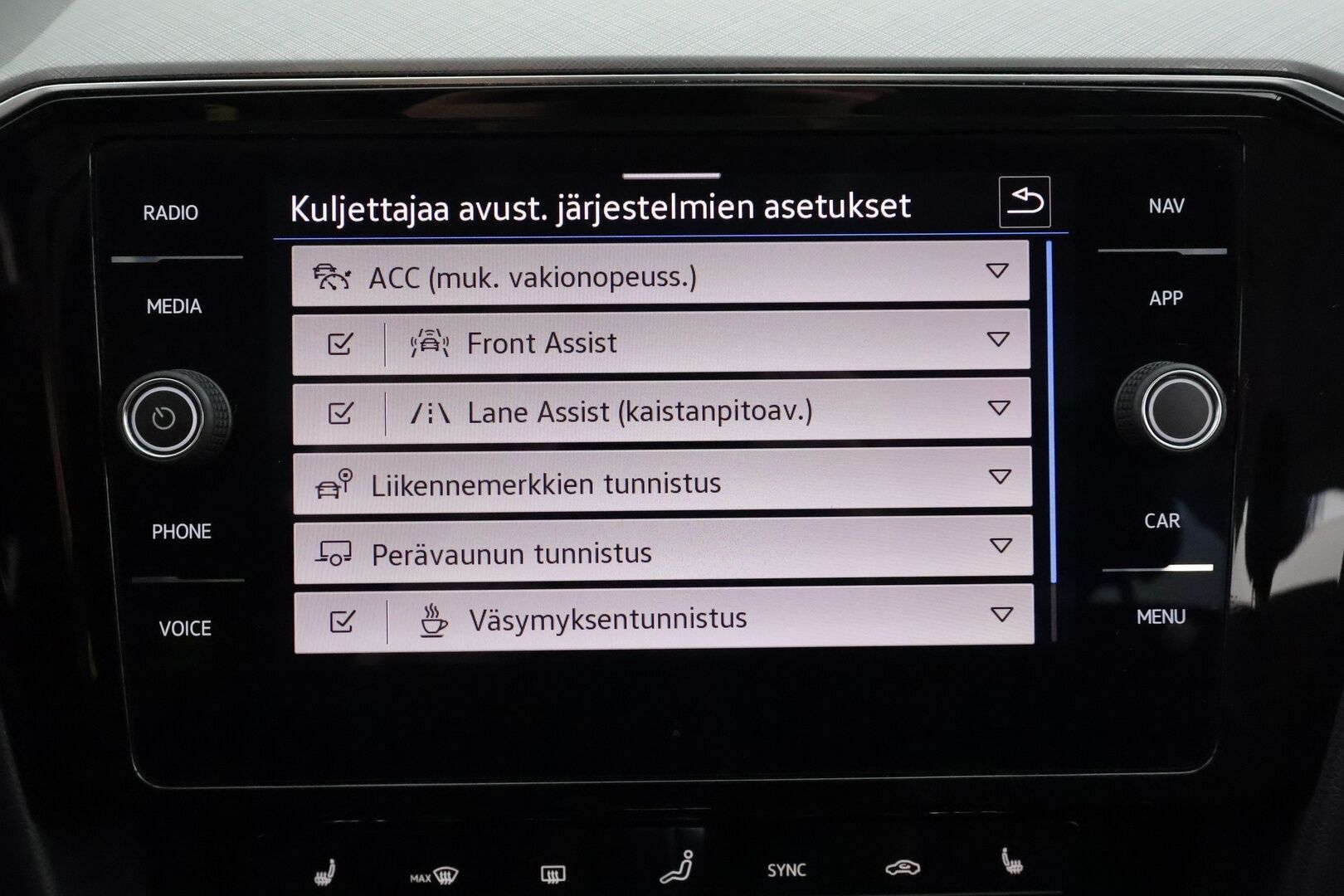 Volkswagen Passat 2021 Variant GTE Business Plug-In Hybrid 160 kW DSG * ACC / P.kamera / IQ.Light / Webasto / Koukku / Navi / Puolinahat * - Akku kuntotarkastettu / Kahdet renkaat aluvanteilla - HULLUT BLACKWEEK JATKOT - KORKOTARJOUS 2,49%