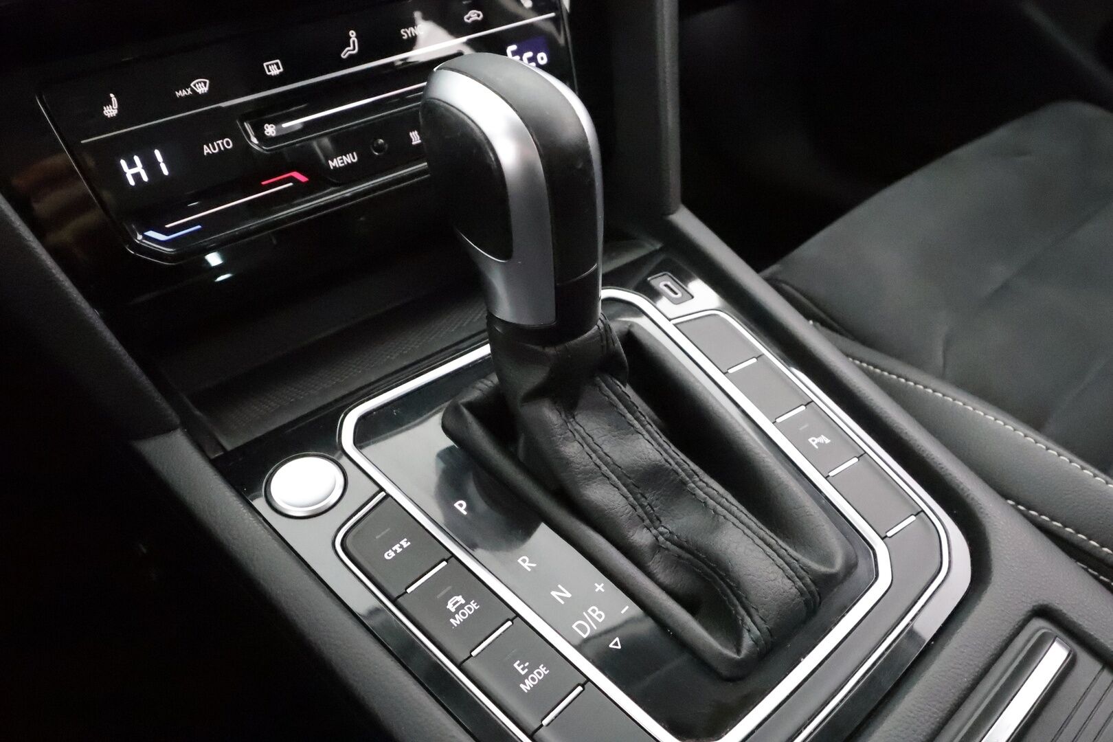 Volkswagen Passat 2021 Variant GTE Business Plug-In Hybrid 160 kW DSG * ACC / P.kamera / IQ.Light / Webasto / Koukku / Navi / Puolinahat * - Akku kuntotarkastettu / Kahdet renkaat aluvanteilla - HULLUT BLACKWEEK JATKOT - KORKOTARJOUS 2,49%