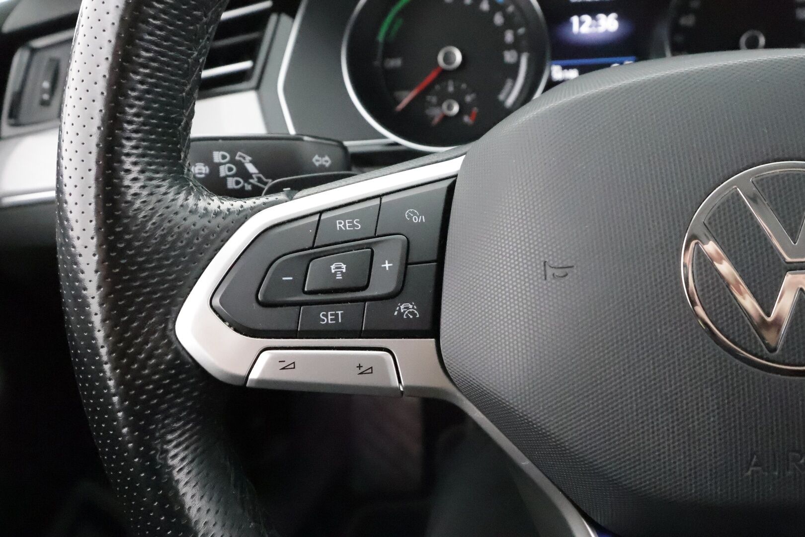 Volkswagen Passat 2021 Variant GTE Business Plug-In Hybrid 160 kW DSG * ACC / P.kamera / IQ.Light / Webasto / Koukku / Navi / Puolinahat * - Akku kuntotarkastettu / Kahdet renkaat aluvanteilla - HULLUT BLACKWEEK JATKOT - KORKOTARJOUS 2,49%