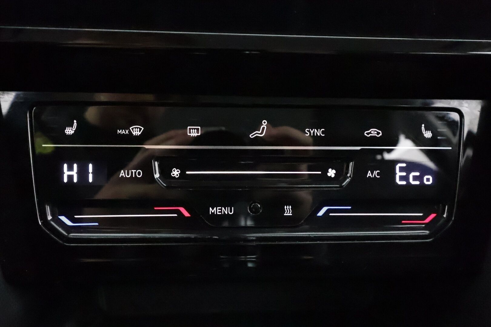 Volkswagen Passat 2021 Variant GTE Business Plug-In Hybrid 160 kW DSG * ACC / P.kamera / IQ.Light / Webasto / Koukku / Navi / Puolinahat * - Akku kuntotarkastettu / Kahdet renkaat aluvanteilla - HULLUT BLACKWEEK JATKOT - KORKOTARJOUS 2,49%